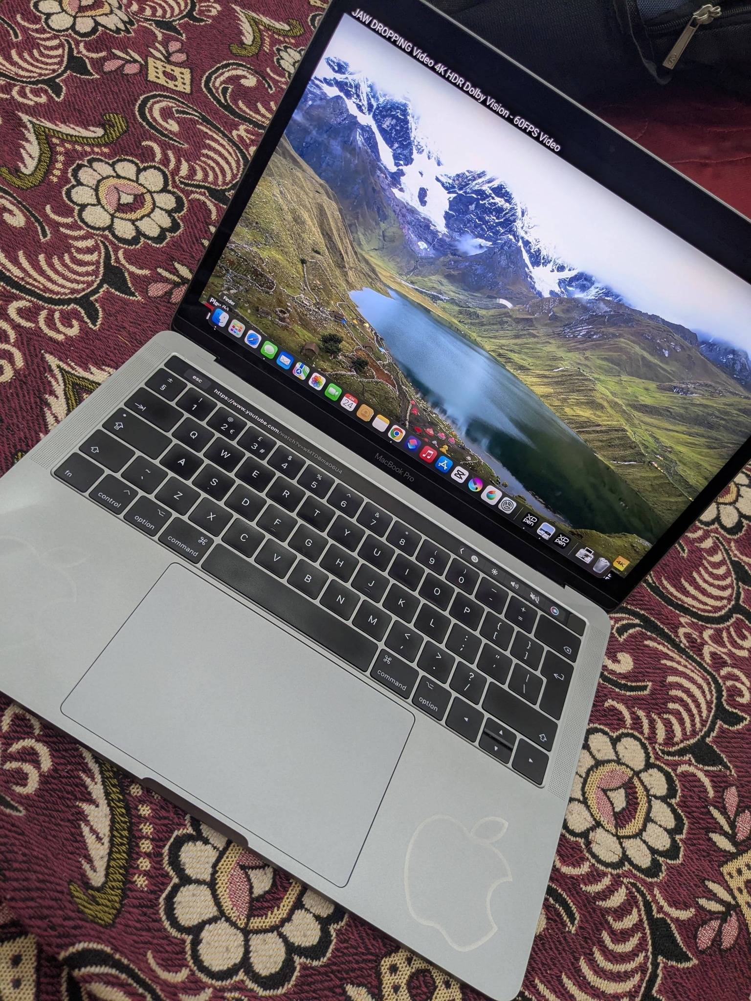 MacBook Pro 2017 – Core i7 | 16GB RAM | 512GB SSD | Touch Bar ?