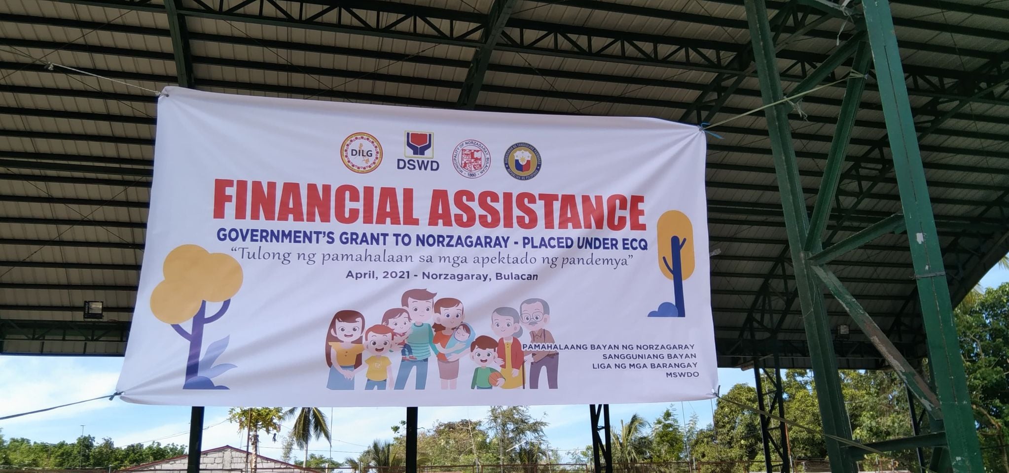 Pamamahagi ng ayuda para sa mga mamamayang ng Barangay Matictic ...