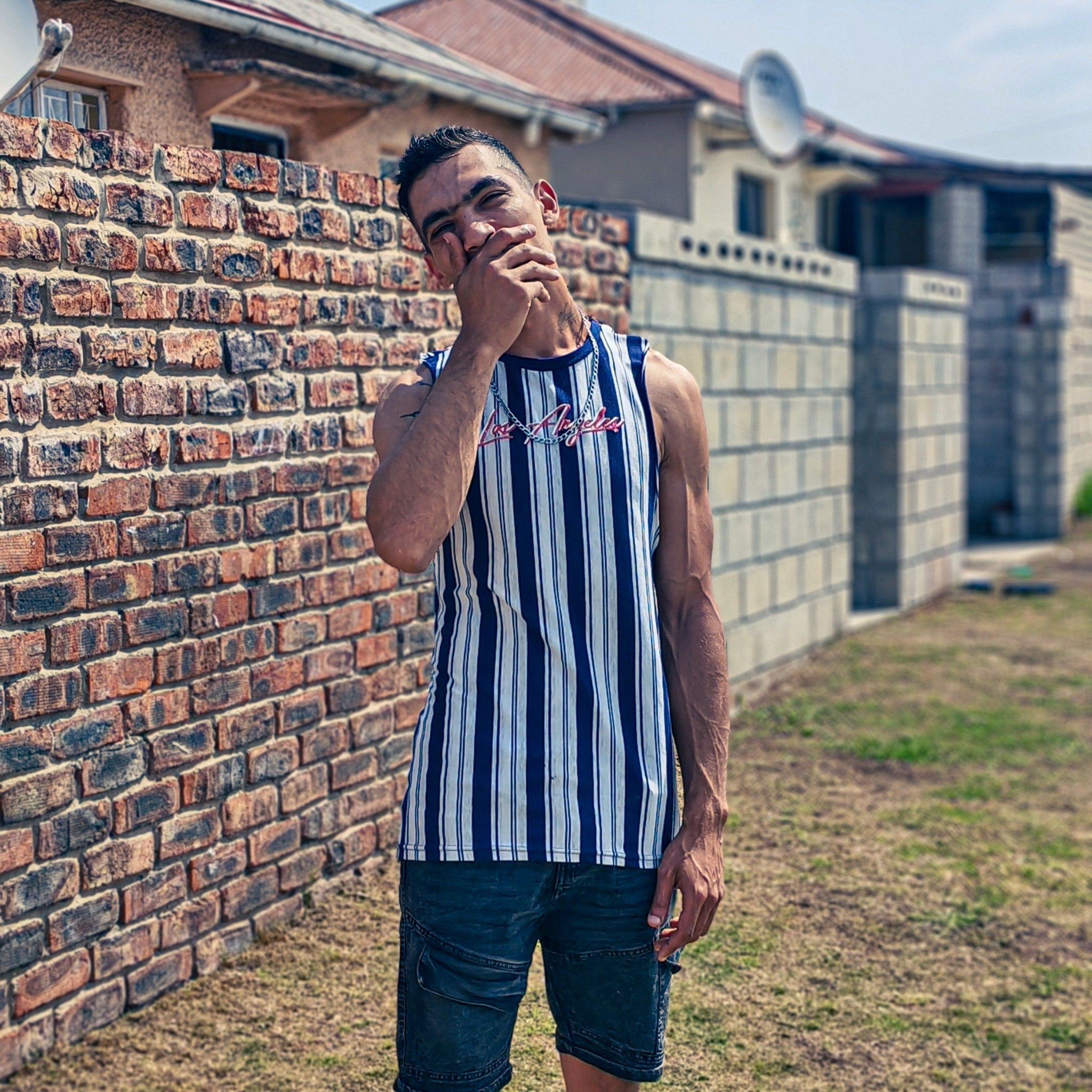 Kyk gou hoe lank Kom die bou an. Gan kyk waner was die gedrop🤷 ...