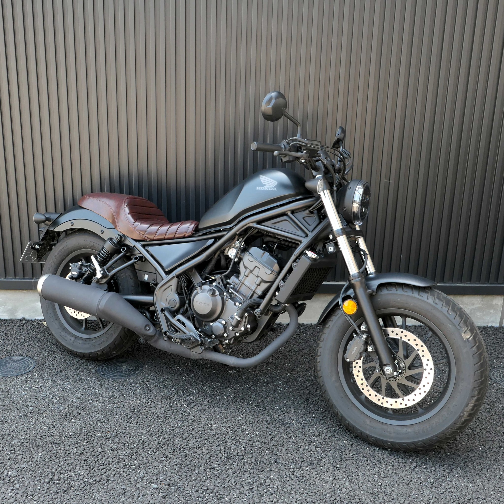 新商品紹介 レブル250（MC49）/レブル500（PC60） タックロール 