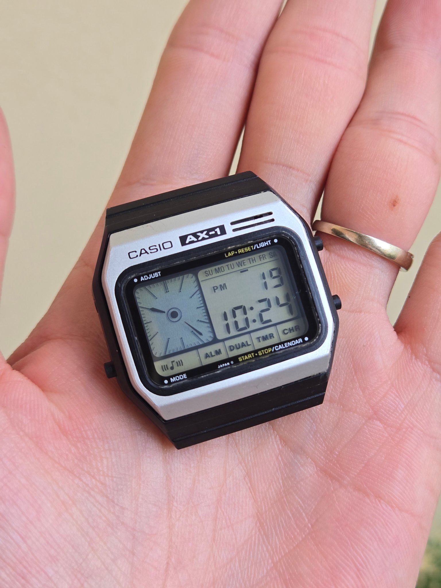 Hello , who can tell what r the difference between casio ax 210