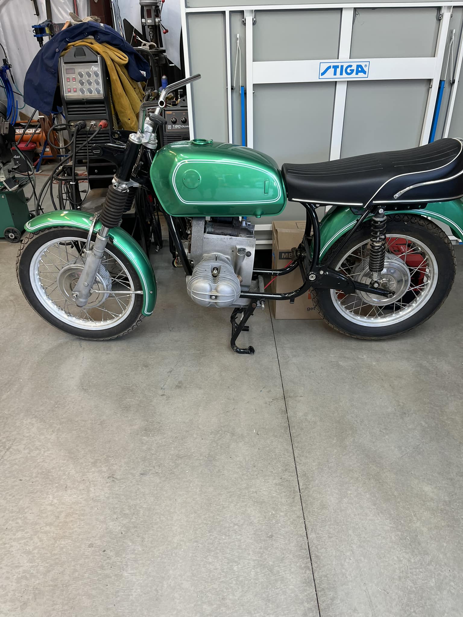 The R80ST manual was in fact a supplement to the G/S one