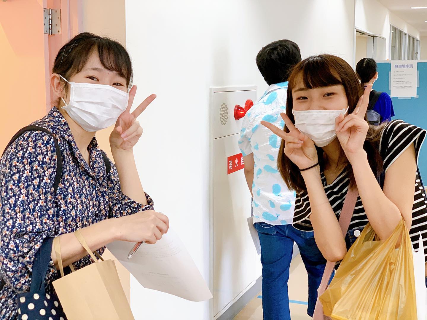 九州大谷短期大学 - 本館学生ロビーに長い行列が！∑(〇Д ﾉ)ﾉ みんな何をしているのかというと…...