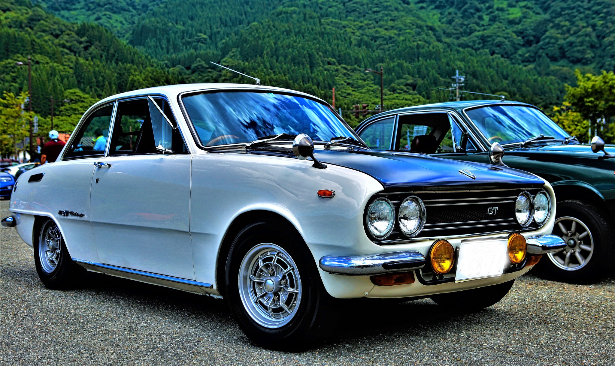 初期型フェンダーミラー仕様の三菱スタリオンターボ、フルオリジナル