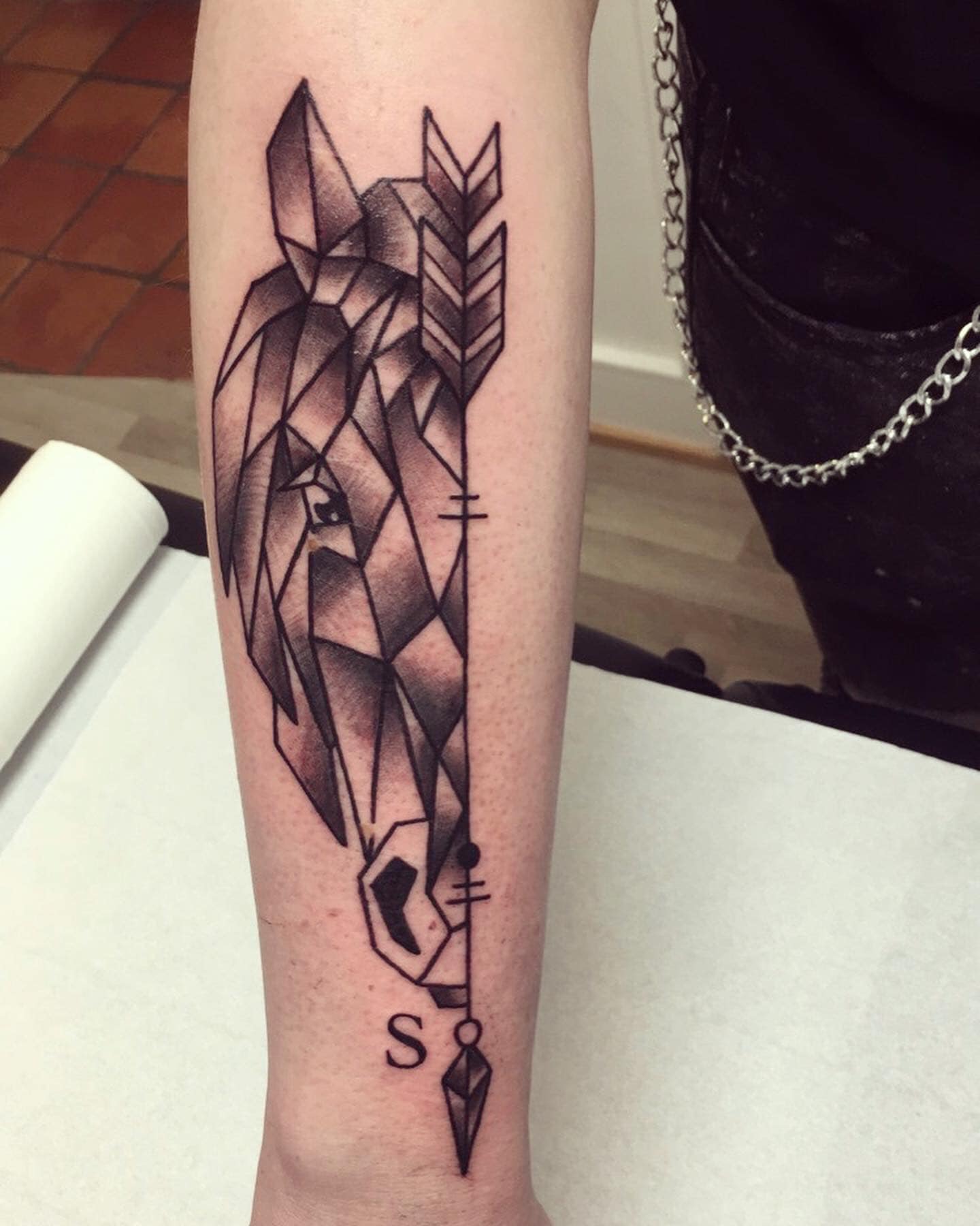 Tatouage Tete De Cheval Geometrique
