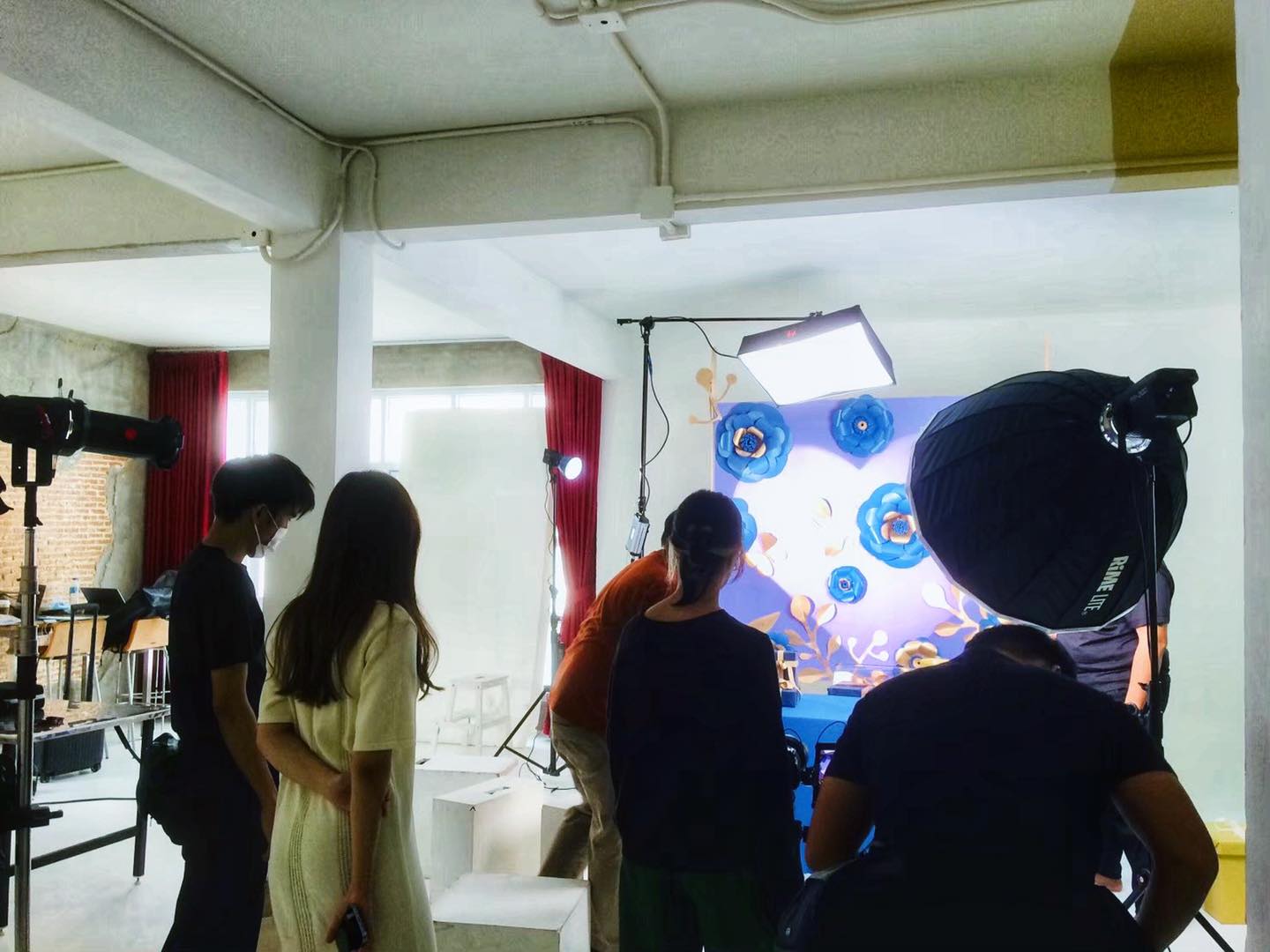 จะsetถ่าย product ที่studio B... - Full Frame Studio | Facebook