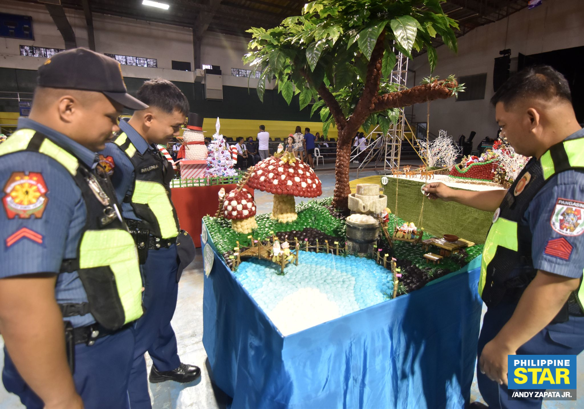 Philippine Star - Residents and visitors take a look at the entries in ...