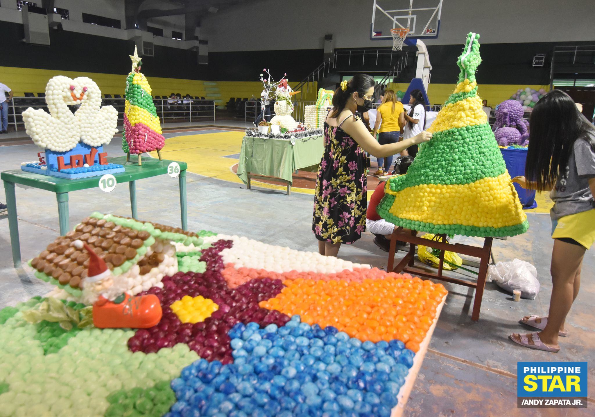Philippine - Residents and visitors take a look at the entries in the ...
