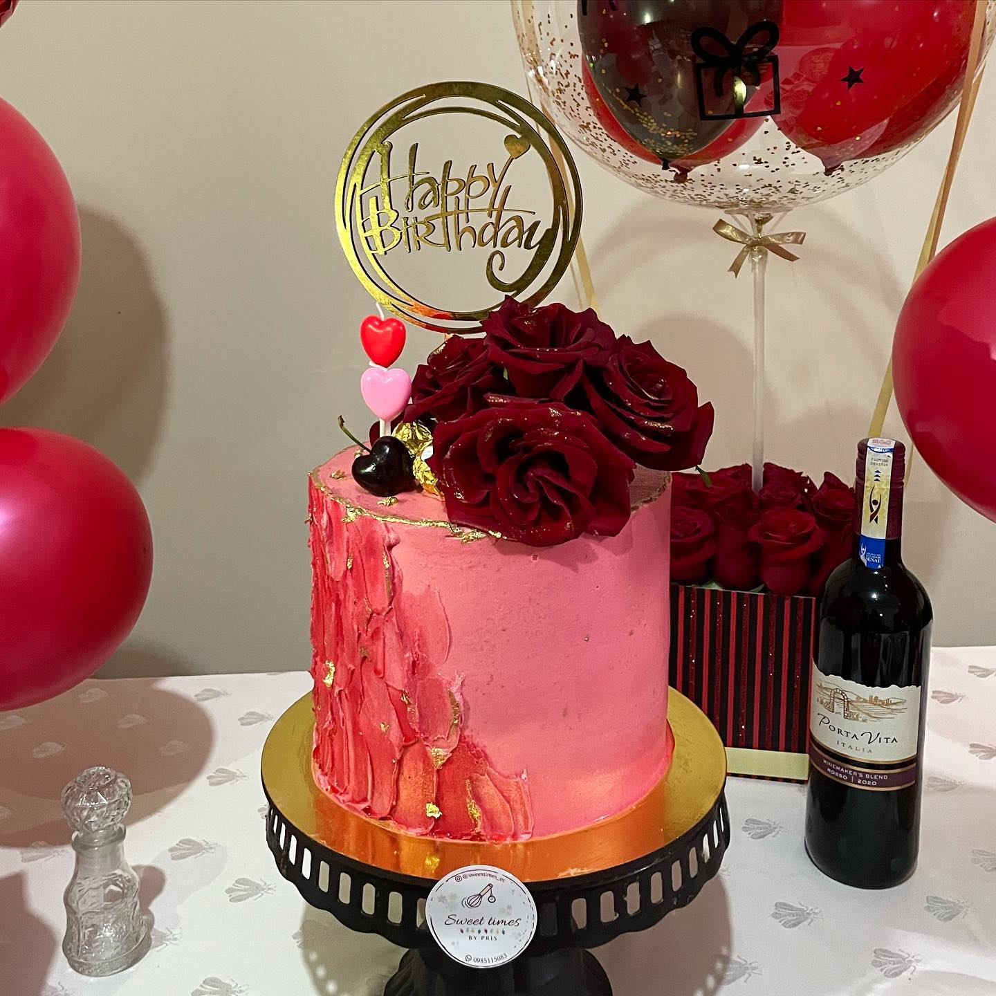 Sweet times - Otro modelo de #FlowerCake con rosas rojas,... | Facebook