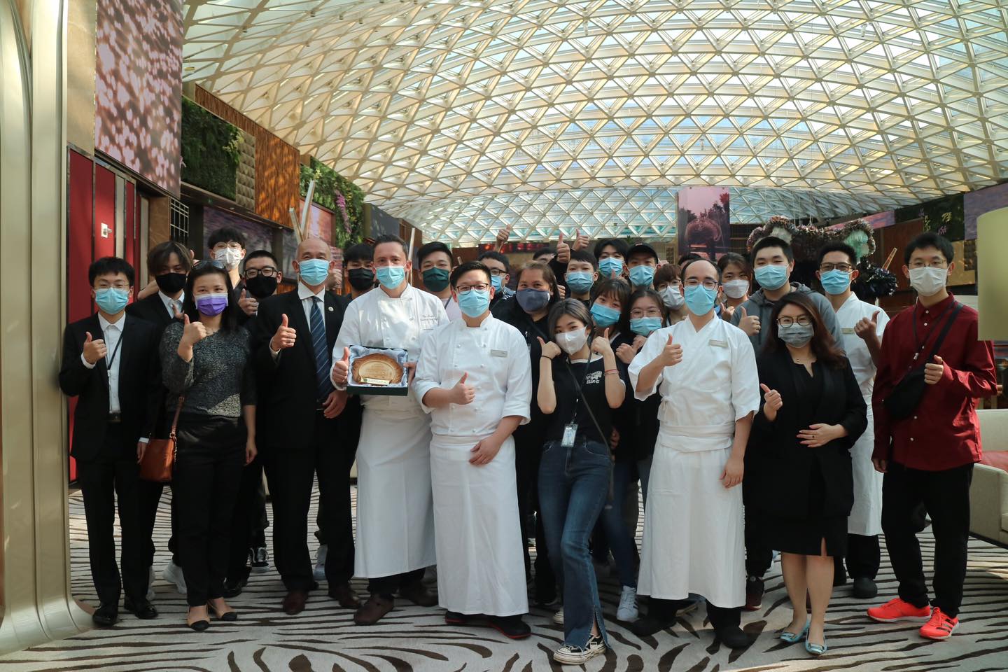 MGMShare 樂善好獅 - 來自澳門科技大學酒店與旅遊管理學院嘅餐飲🍽管理師生，日前嚟到美獅美高梅參觀同學習。我哋...