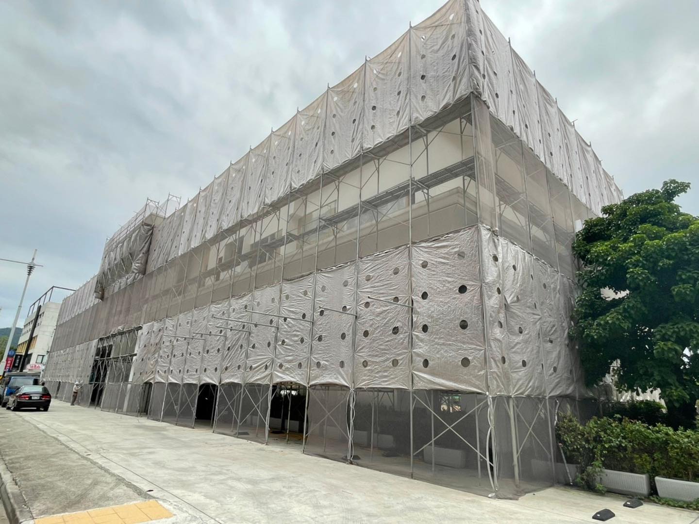 宏泰鷹架有限公司 - 1-9:簡易施工架+帆布+網+梯+滿鋪架 10-11:簡易施工架+網+梯 12:簡易施工架+帆布+梯 | Facebook