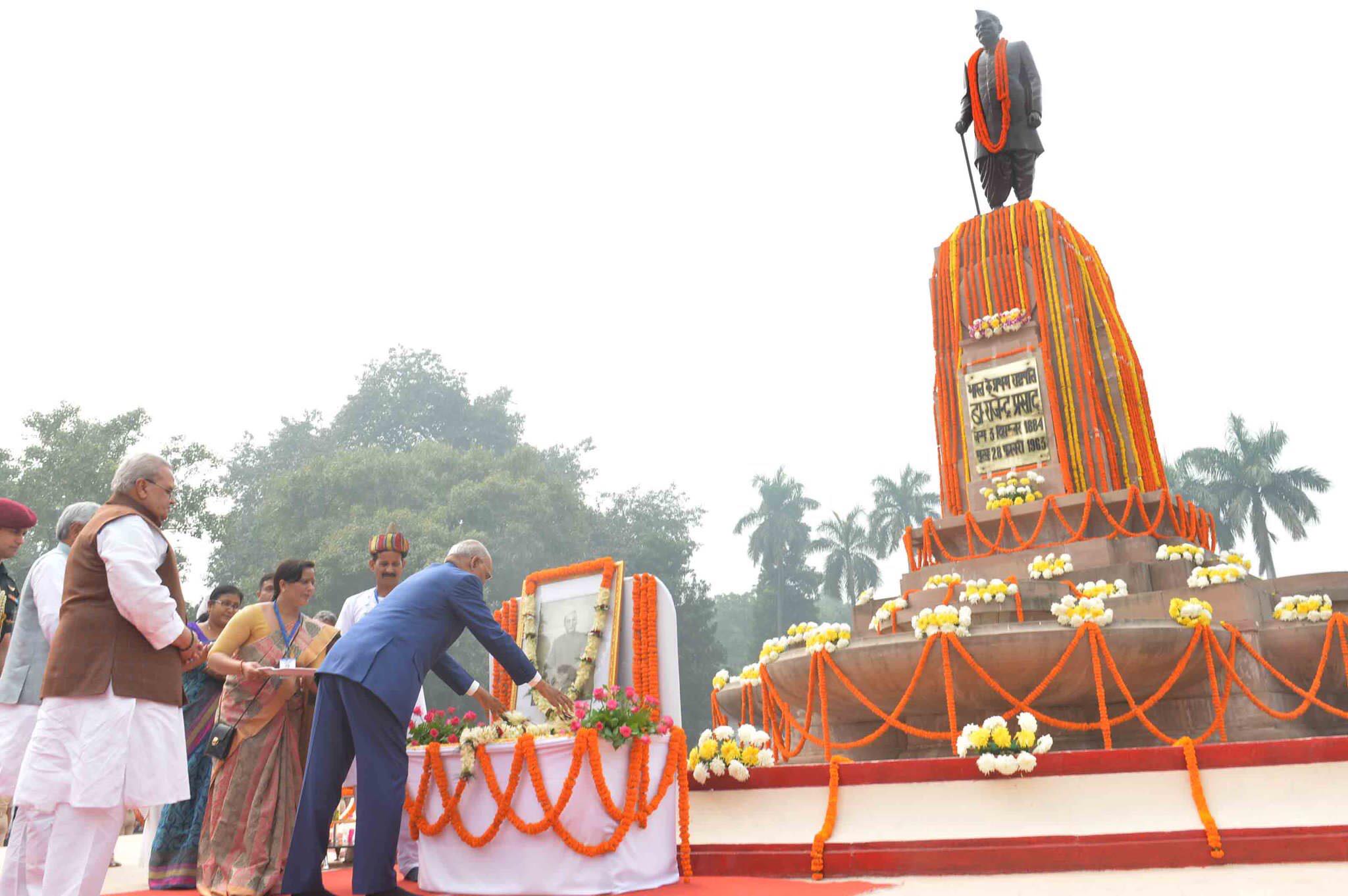 Ram Nath Kovind - President Kovind paid tributes at the statue of Dr ...