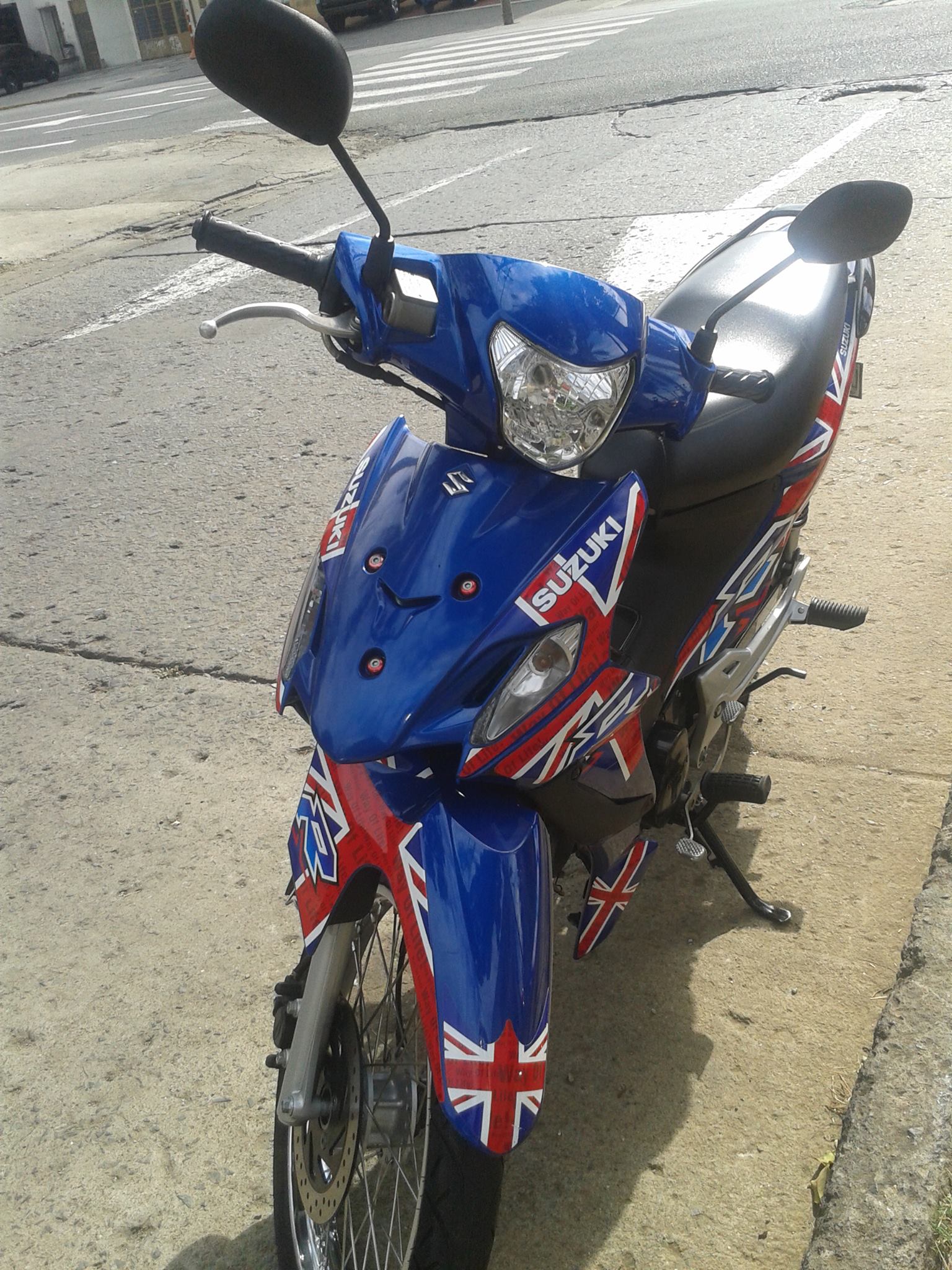 LA VIVA R 115 ES UNA MOTO QUE... - Comercializadora de motos