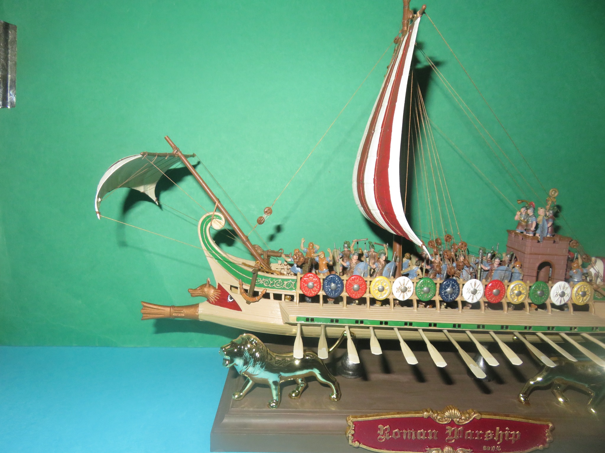 1/72 scale roman warship model by Academy