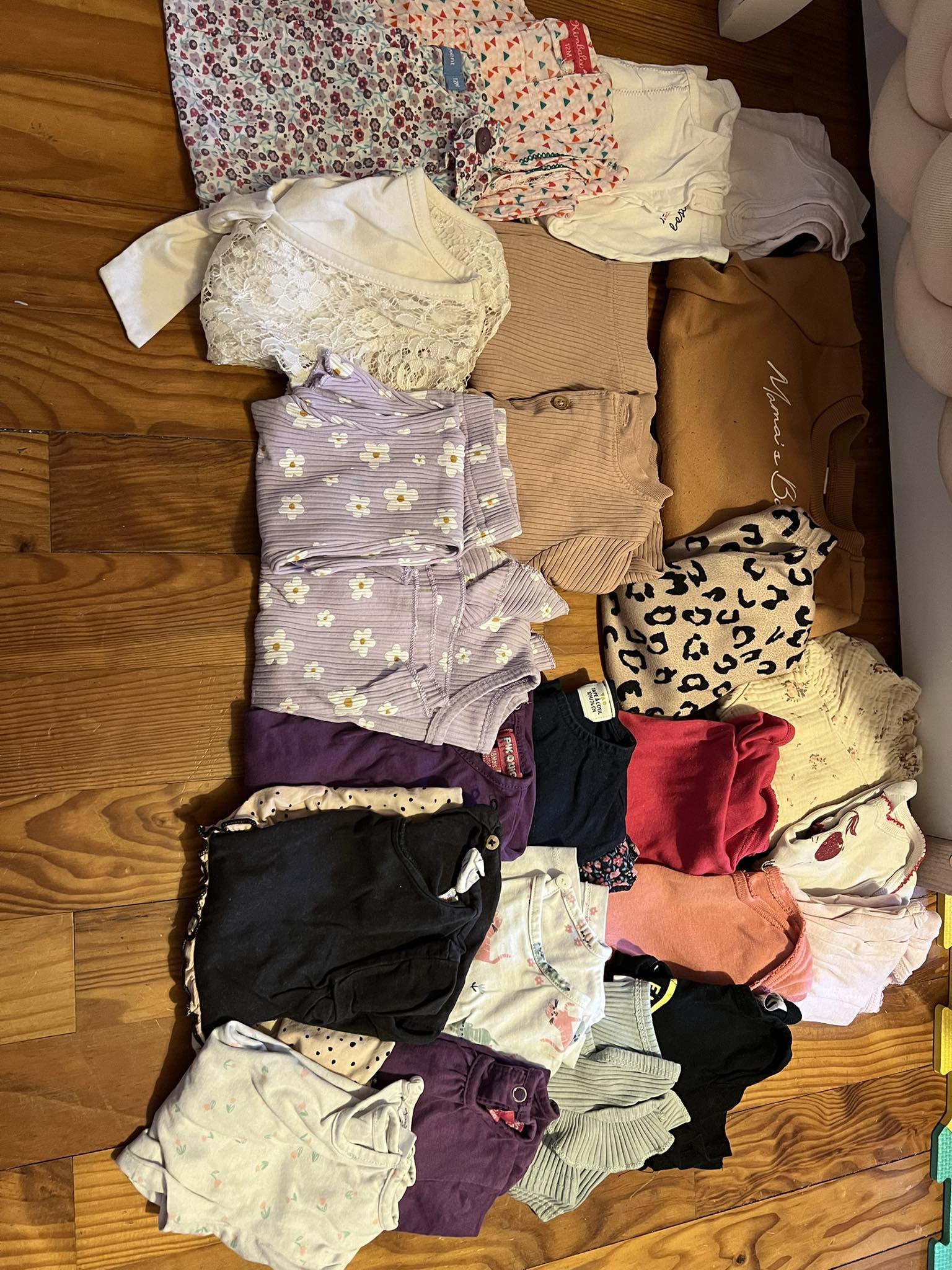 Lot De Vêtements Pour Fille 12 Mois - 7 Pièces Multicouleur (robes, Pulls, Jeans), Occasion En Très Bon état