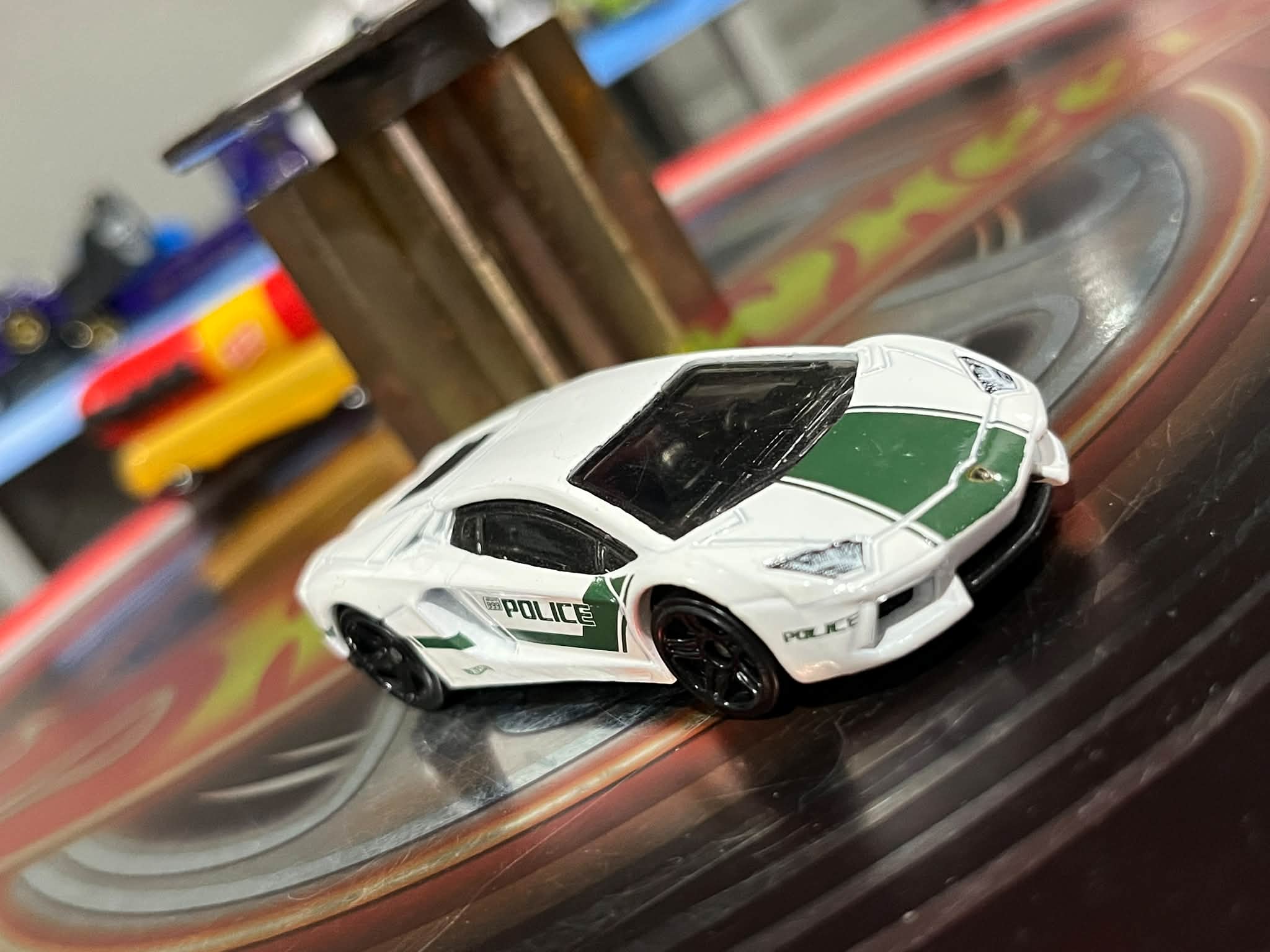 HW Police Lamborghini Aventador ተ POLICE POL nn СР 1 POLICE 199