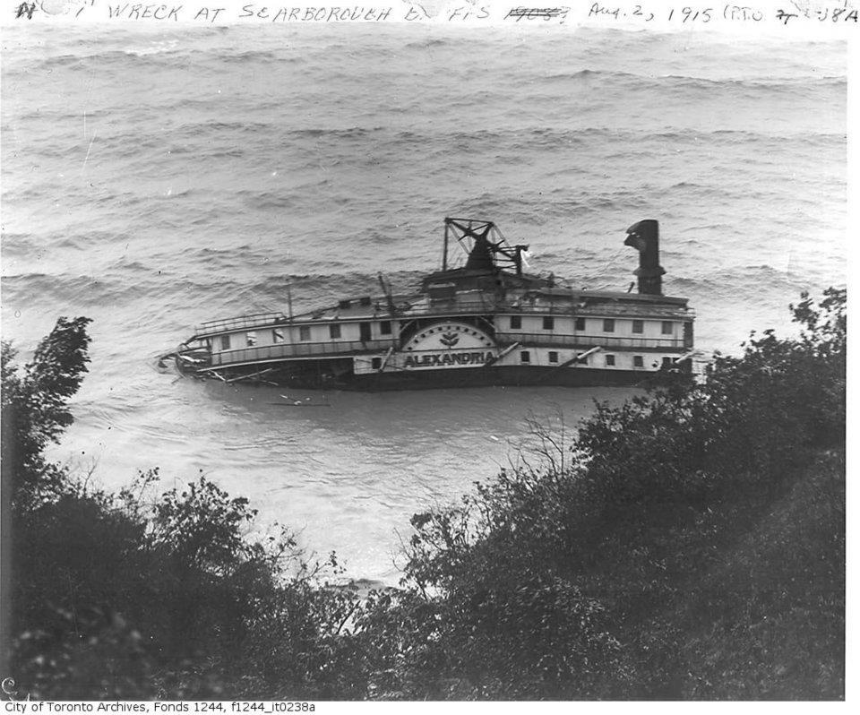 Vintage - 1915 - Steamer Alexandria wrecked off Scarborough Bluffs
