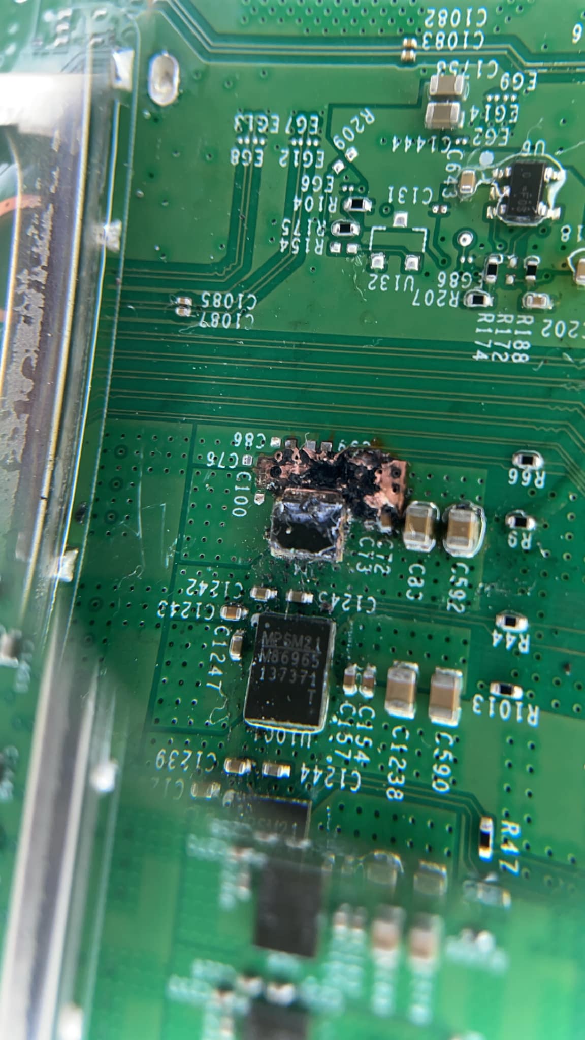 山水3 Can a damaged circuit board with visible copper and melted chip be