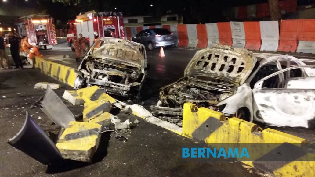 Bernama Tv Dua Mangsa Wanita Terselamat Daripada Kebakaran Kereta Dalam Kemalangan Di Lebuhraya Hubungan Timur Barat Metramac Malam Tadi Facebook