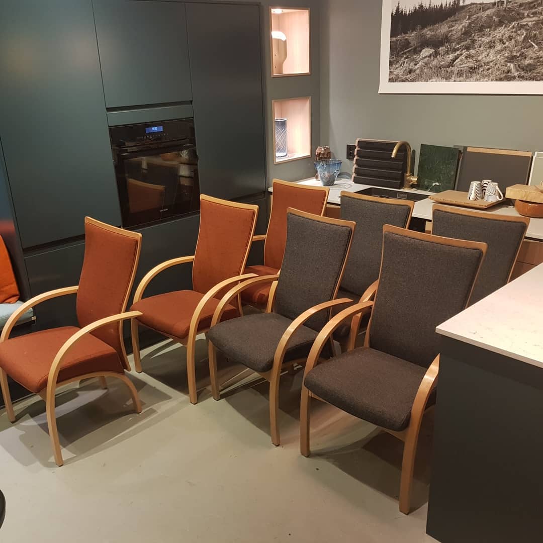 Ny runde med stoler for Hamar... - Svinsaas Restaurering | Facebook