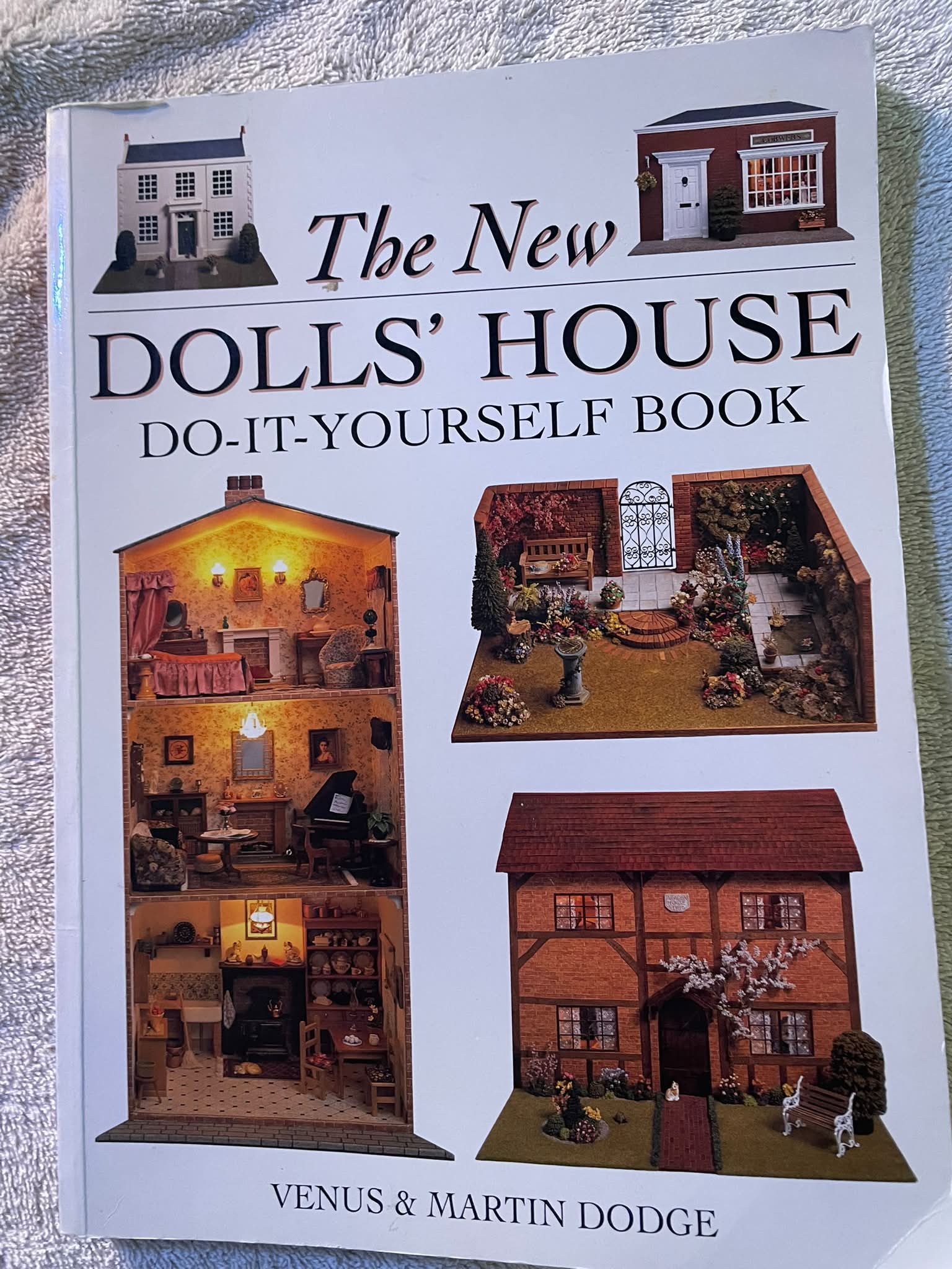 Finding the perfect book for 1:16 scale dollhouse DIY