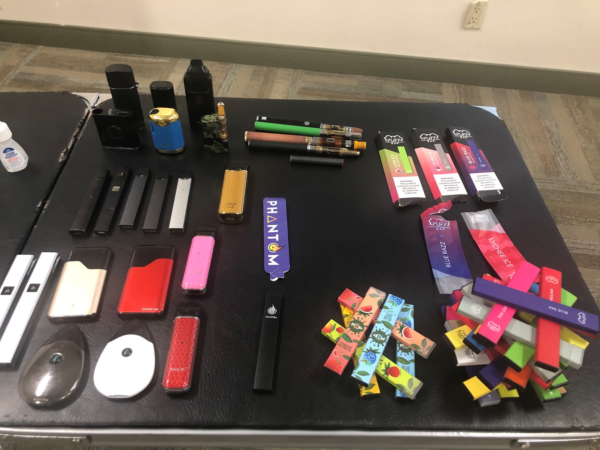 are flavored vapes legal in nevada I just need some clarification on the vape ban. I tried Google but it didn't really answer my question. I know that it is illegal to sell and distribute here Flavor:Watermelon Kiwi Lemonade (Cosmic Edition) Flavour_Blue Slush Strawberry B-Pop FOGER Switch