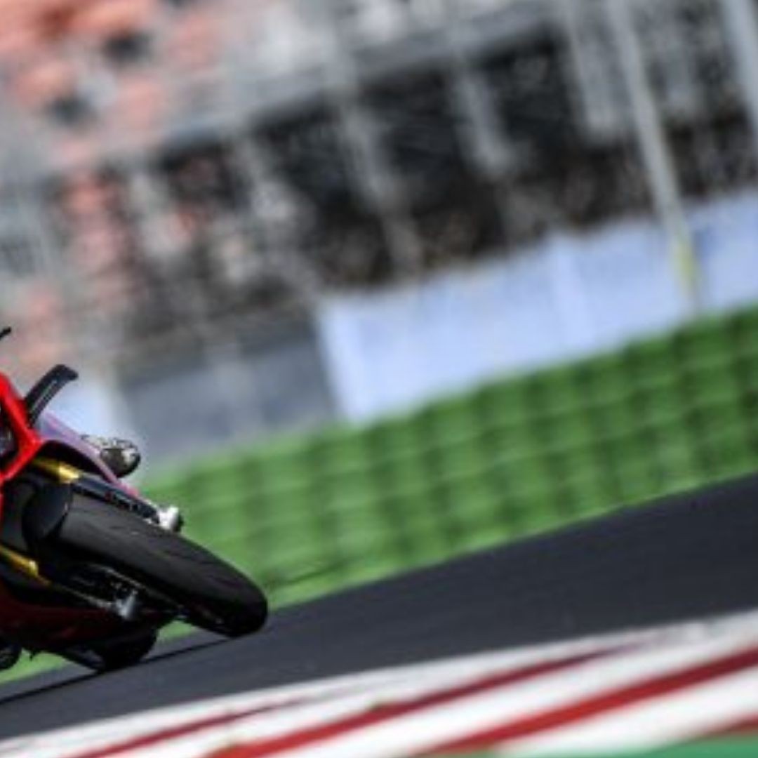 Motographic - Ducati unveils the 2022 Panigale V4 and V4 S...