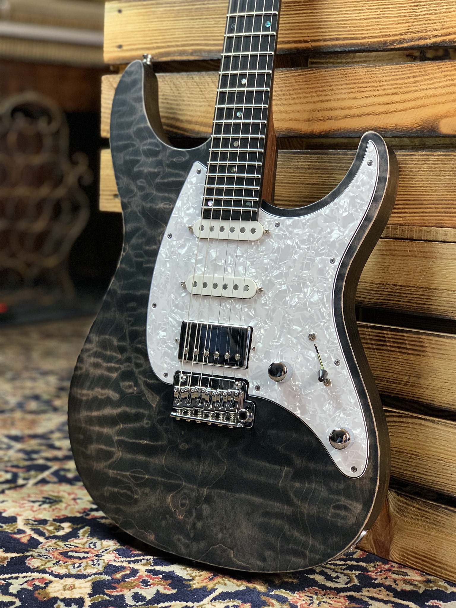 Mayones Aquila QM 6 Custom 🎸🔥 🆕 🖤 Quilted Maple 4A Grade top