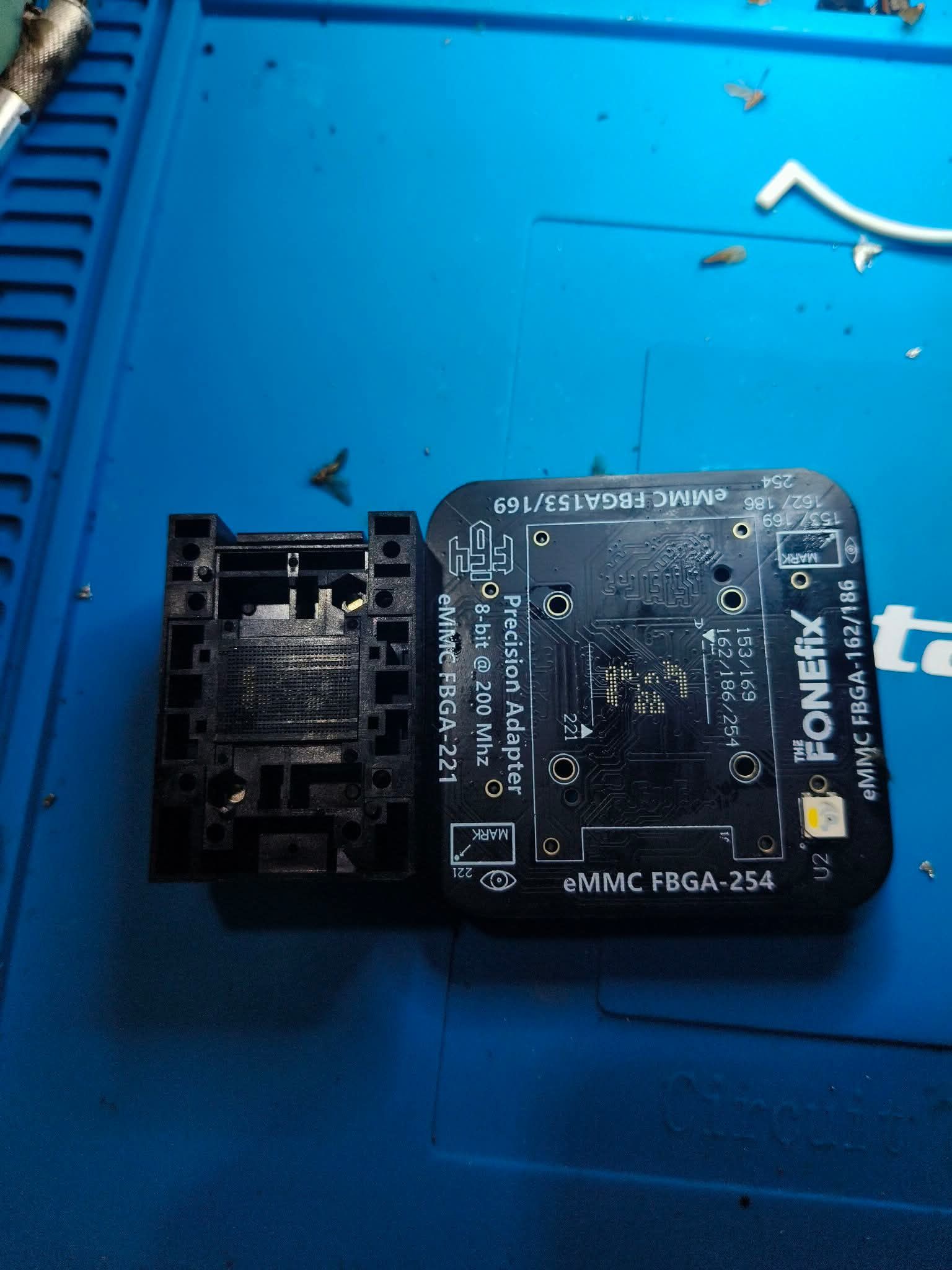 Is the issue with the Flash 64 tool's UFS 153-pin socket a problem