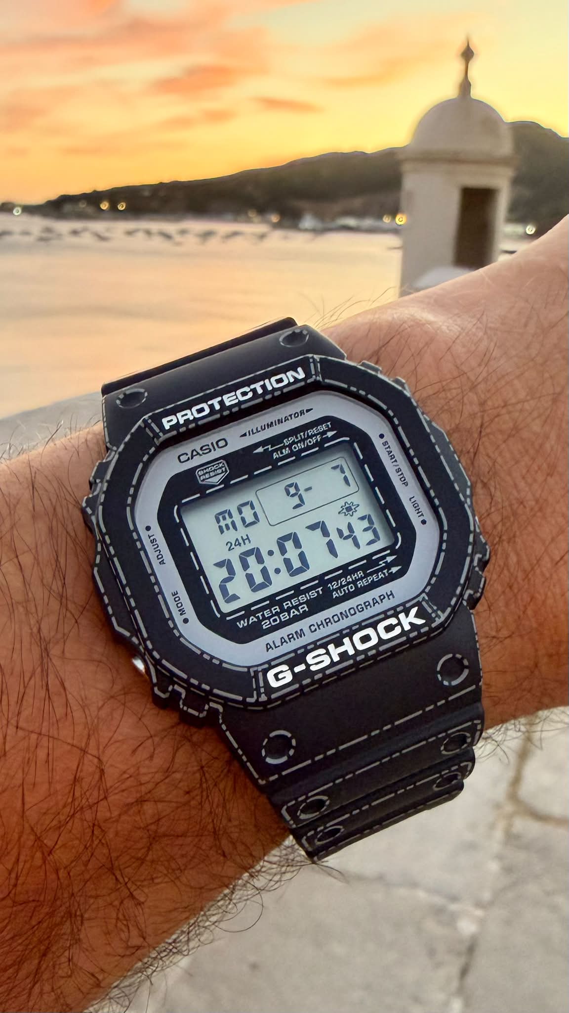 Mini marvel. DWN-5600 takes the iconic DW shape and shrinks it
