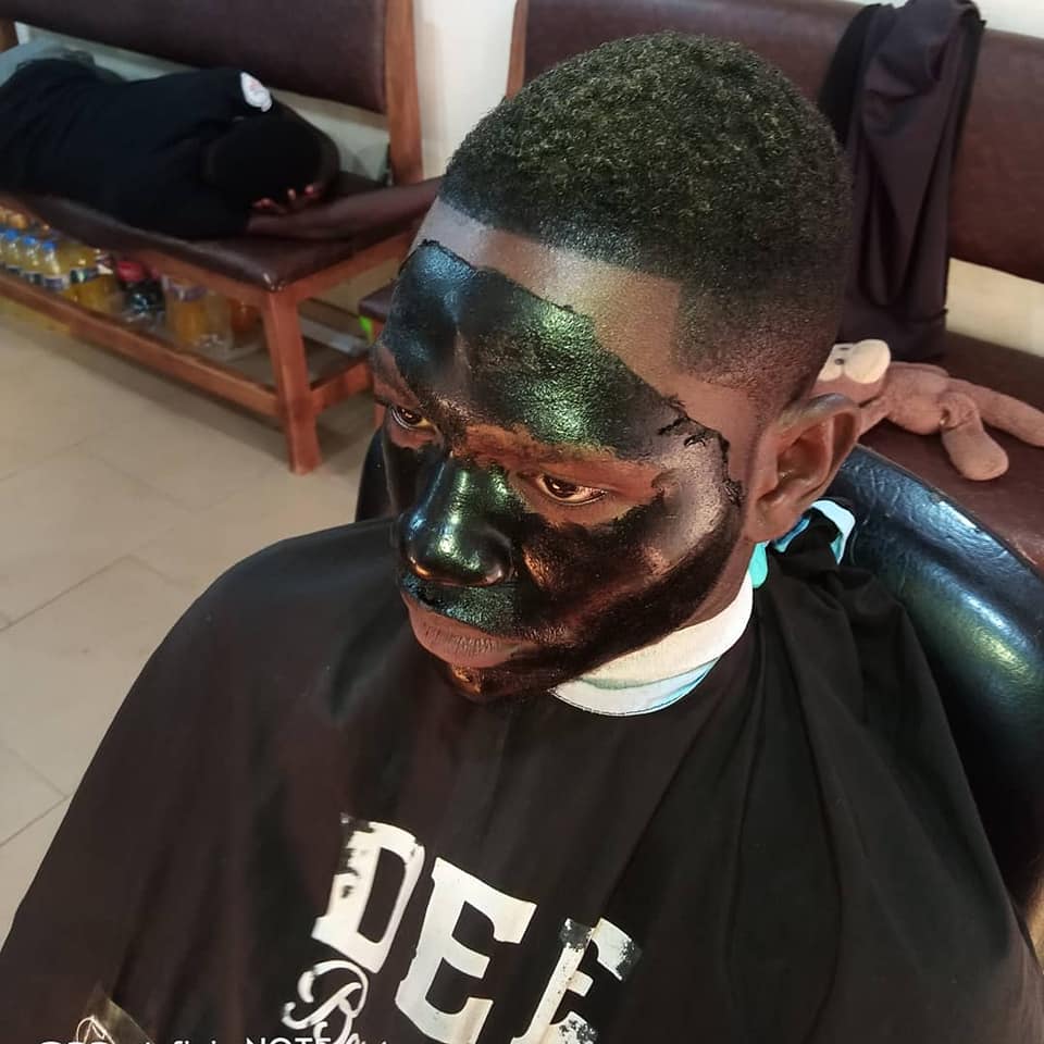 dee-barbing-saloon