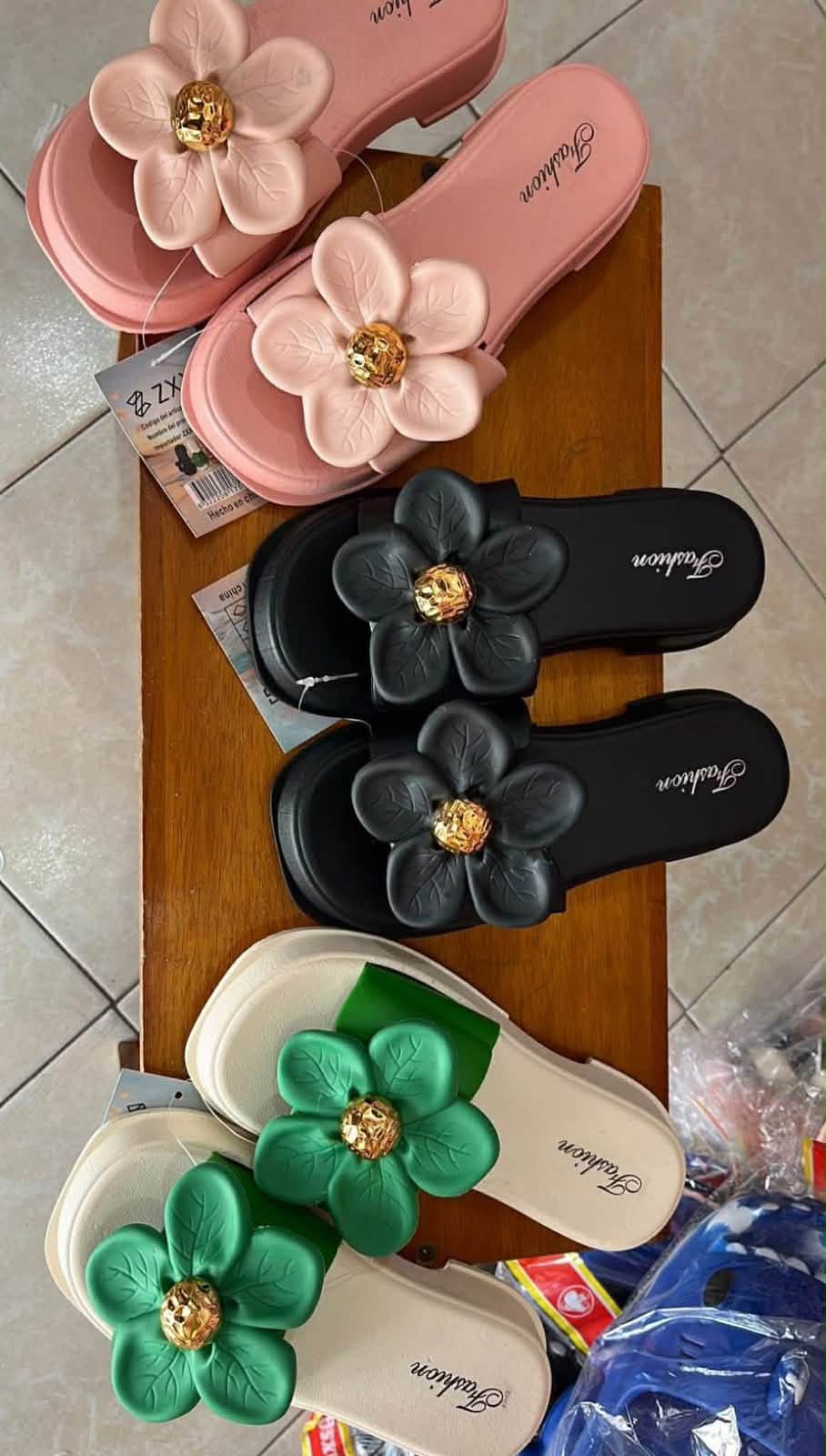 Sandalias ,#3 imedio 😍 Disponibles $100