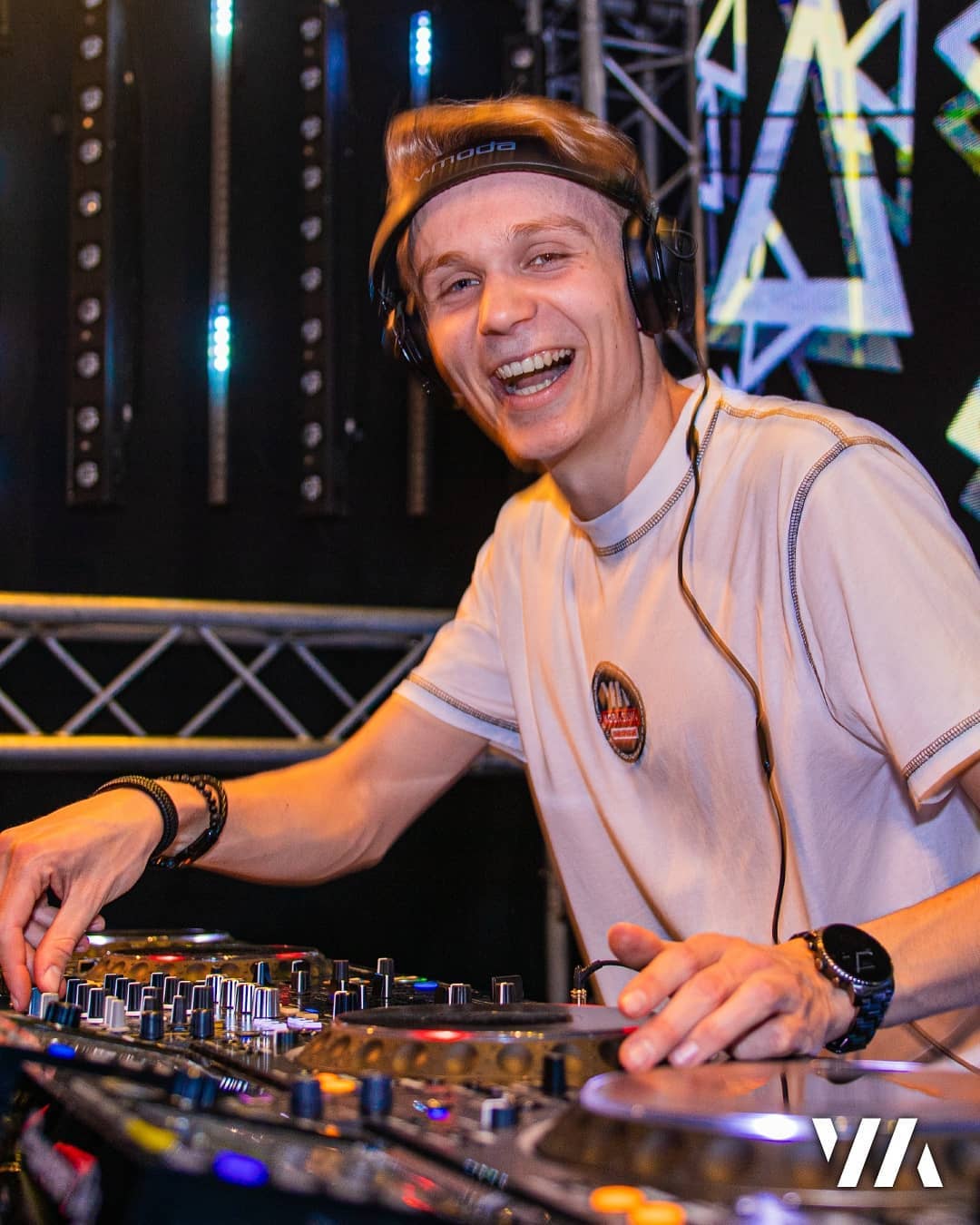 Koba Silva Having 4 Decks In Front Of You To Play With Is The Dream For A Dj I Wish I Had This Setup At Home Pioneerdj Cdj00nxs2 Dj