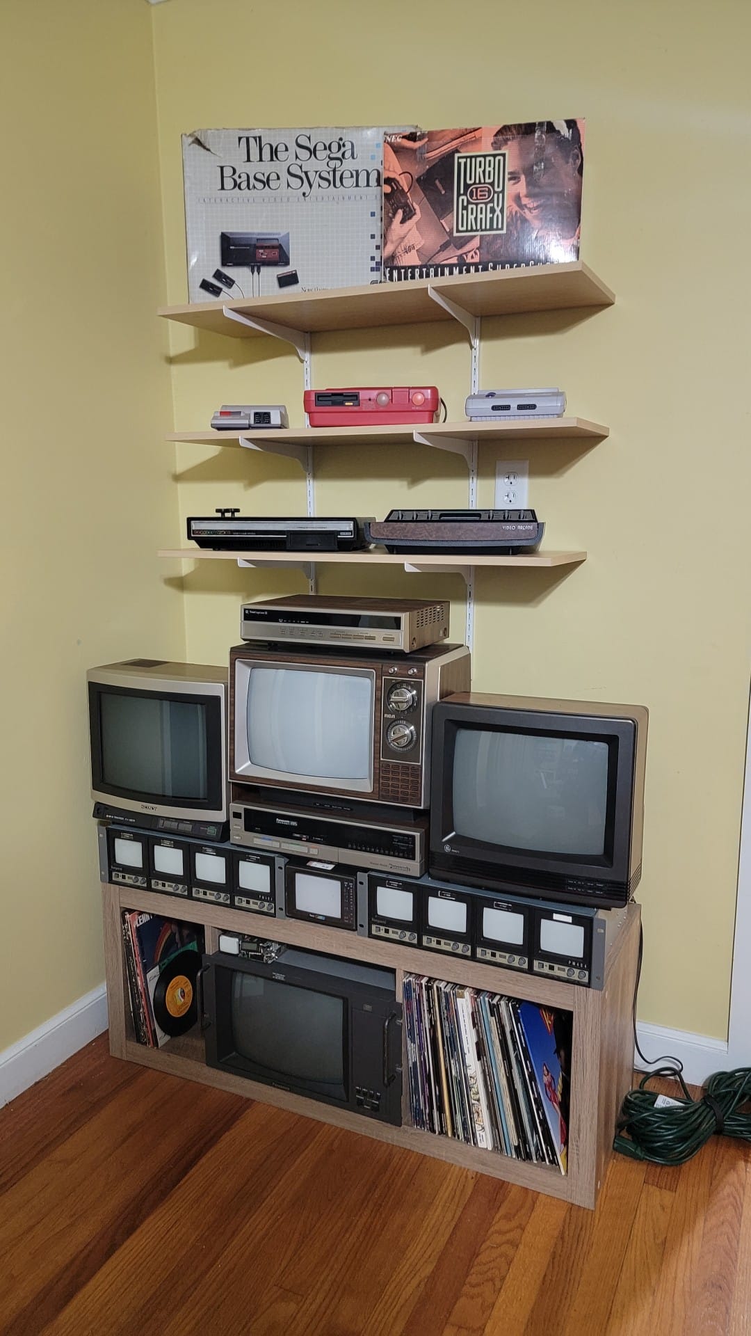 CRT TV collection with Sony, RCA, Toshiba, and Philips models