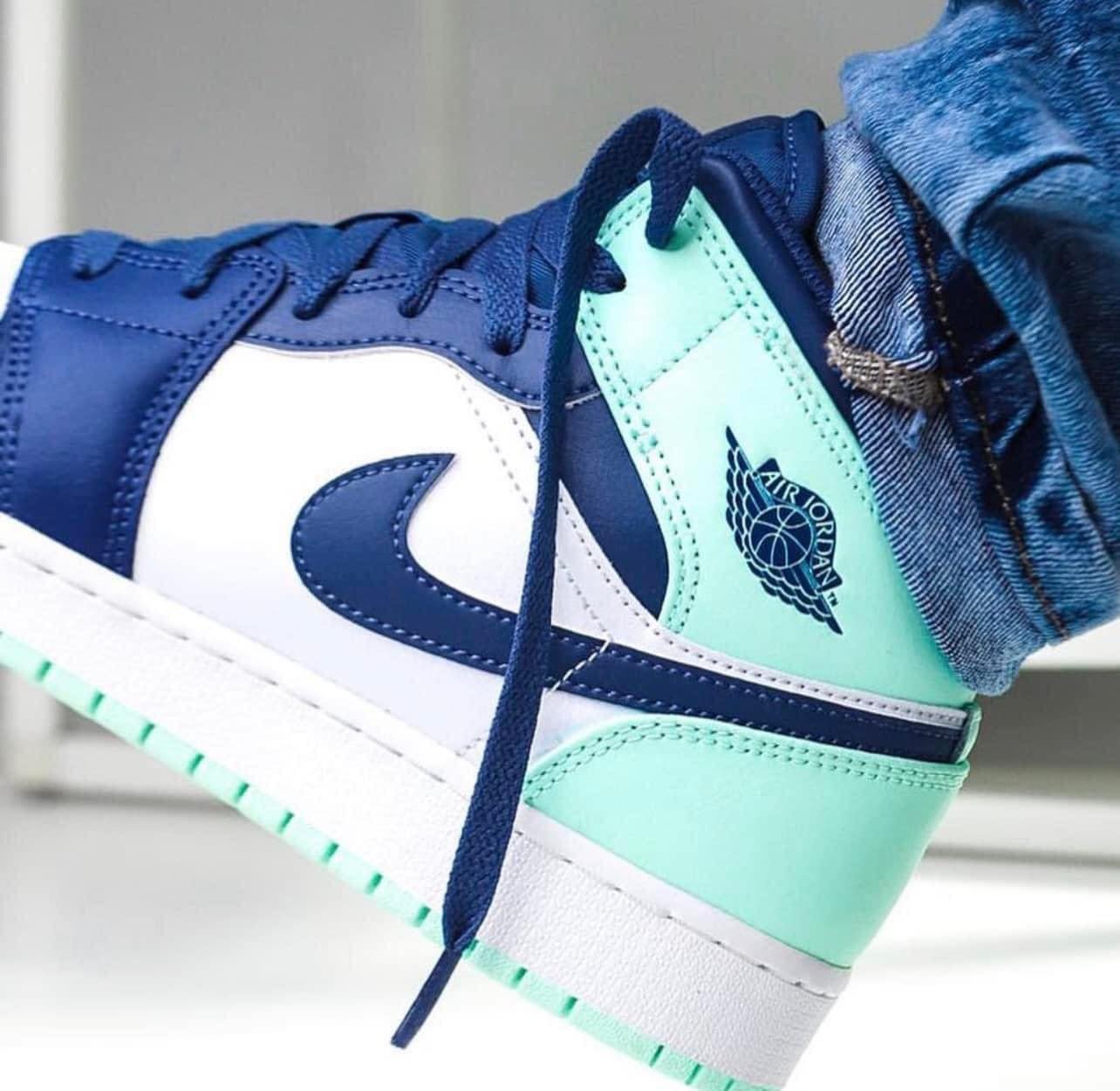 DETAILED LOOK: Air Jordan 1 Retro Low OG 