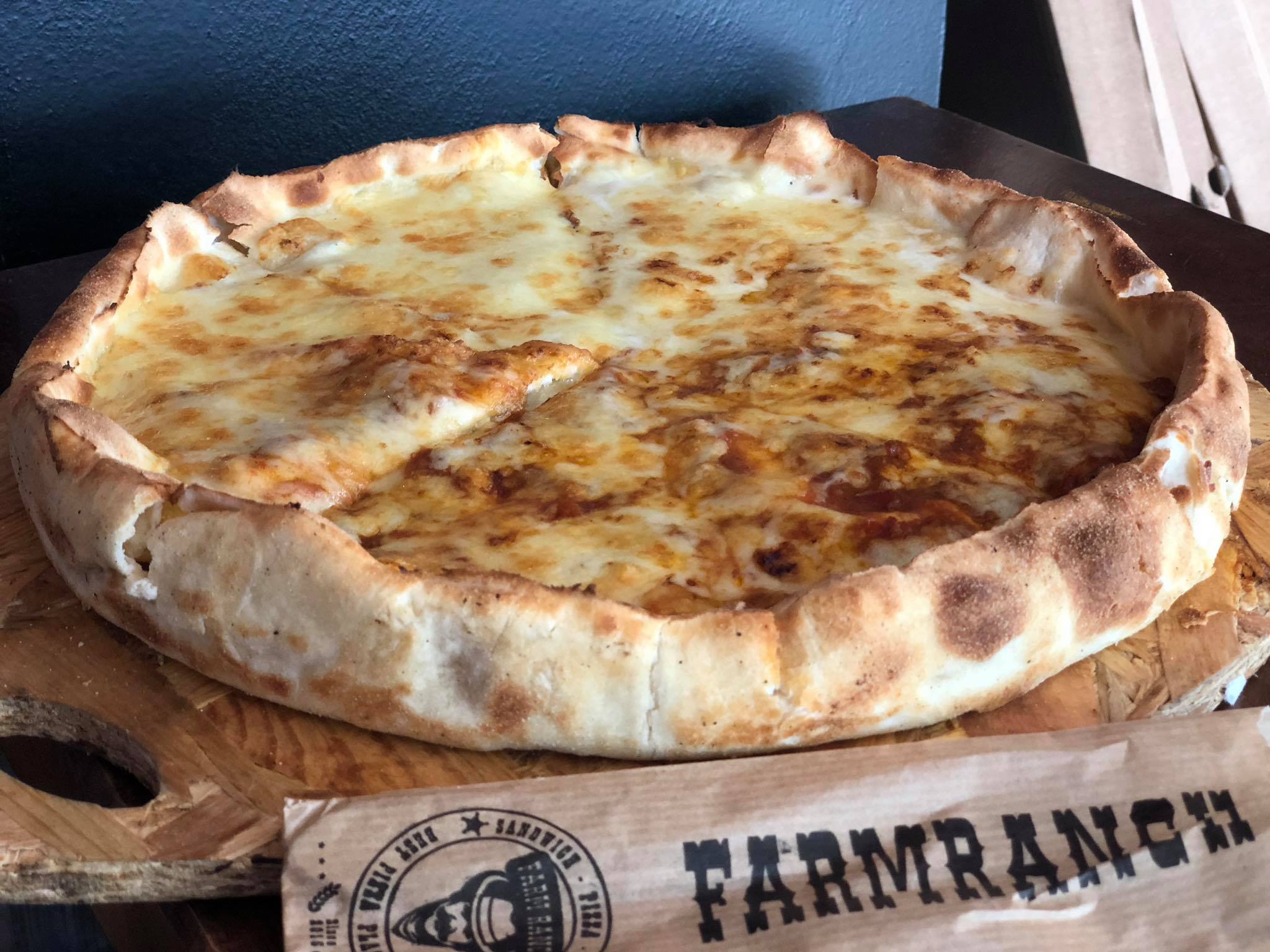 La Stuffed Pizza est une Pizza... - FARM RANCH Pizza Ennasr | Facebook