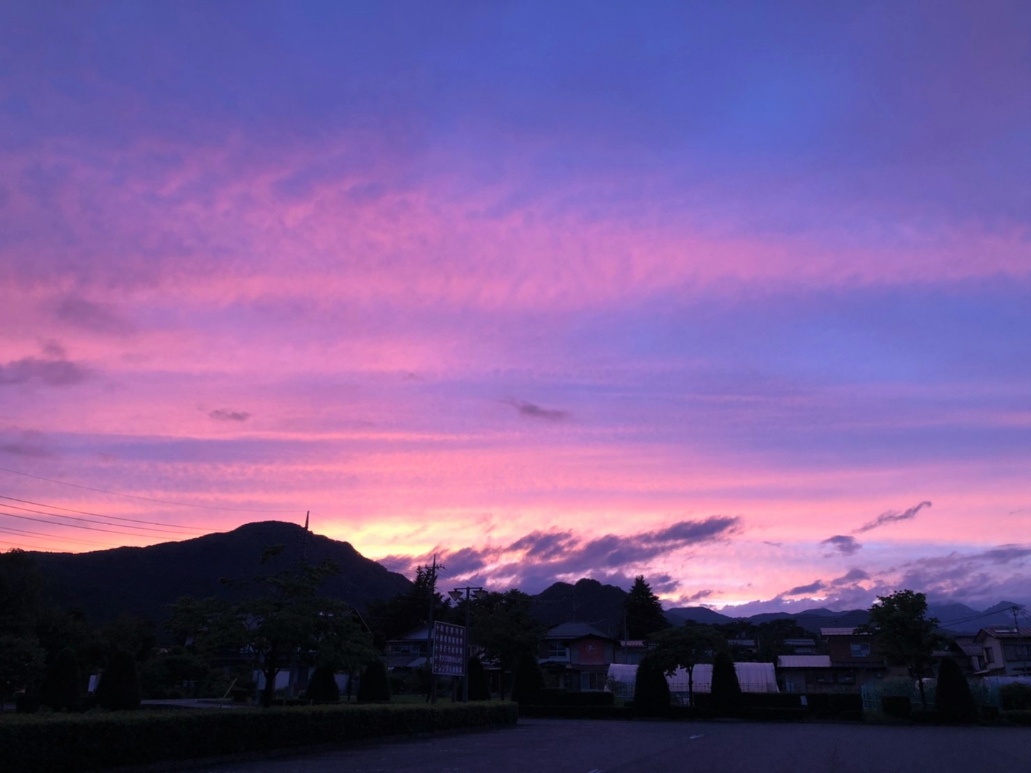 水面(みなも)の夕焼け　青紫の抽象風景画 キャンバス みなかみ風景～里山の夕焼け 雨上がりの空 日が沈んで夕方から夜へと空