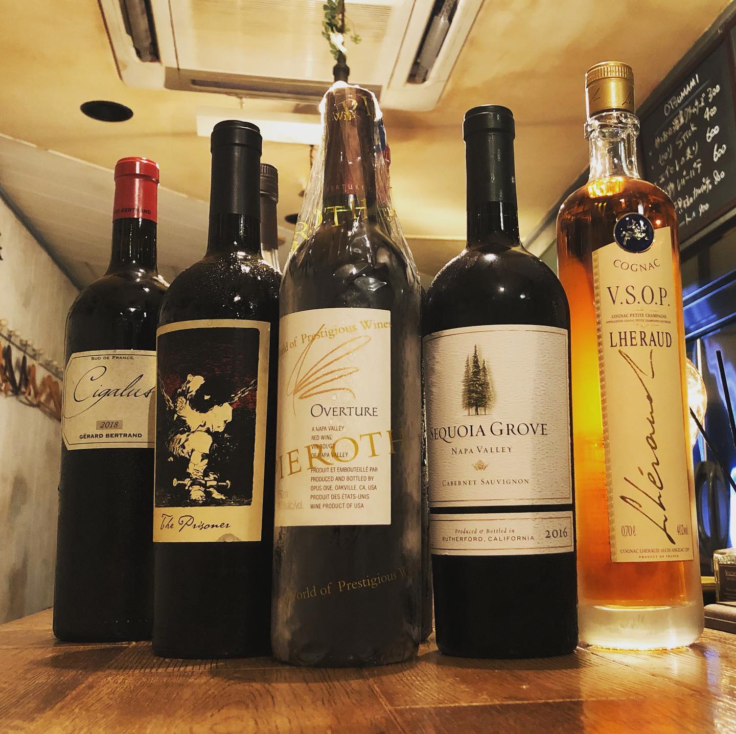 Dining H ヤヴァイwine入れて見ました 今回は カリフォルニアの気になるヤツをメインに オーパスワンの2nd オーヴァーチュァ 正に隣の畑のセコイアグロウブ エチケットもエキセントリックなザ プリズナー ウチのオススメのシガリュスも とっておきのデェトや