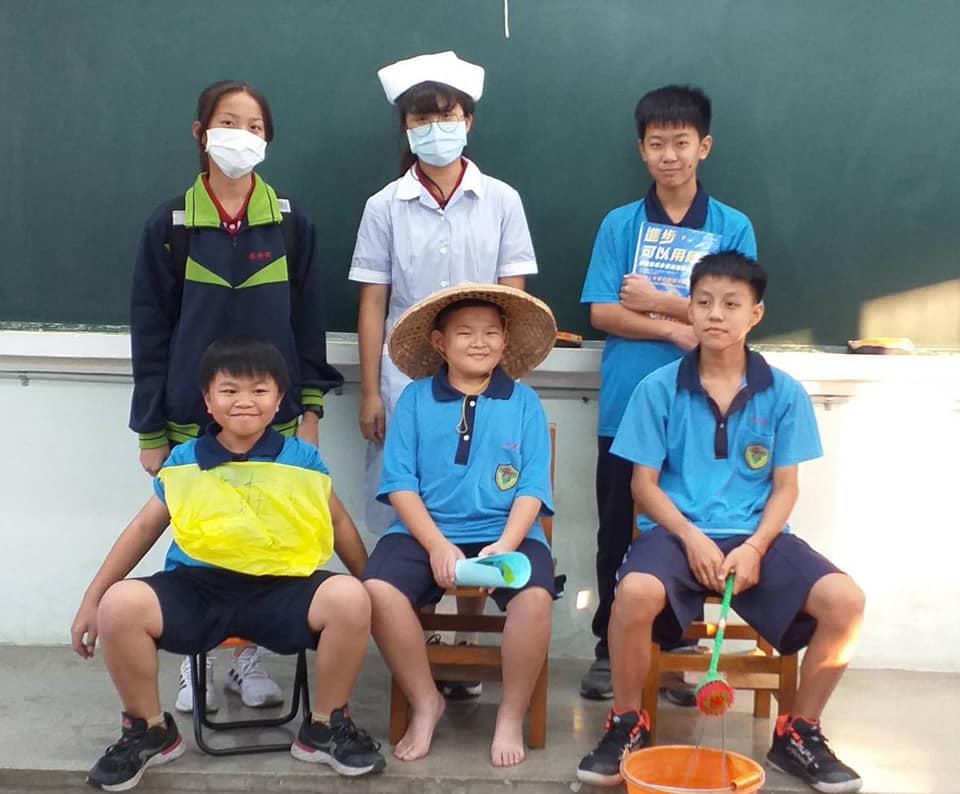彰化縣立埤頭國中 705英文百匯全家福歡樂氣氛無法擋 在輕鬆有趣的課程中開口說英文似乎沒那麼可怕了 Facebook