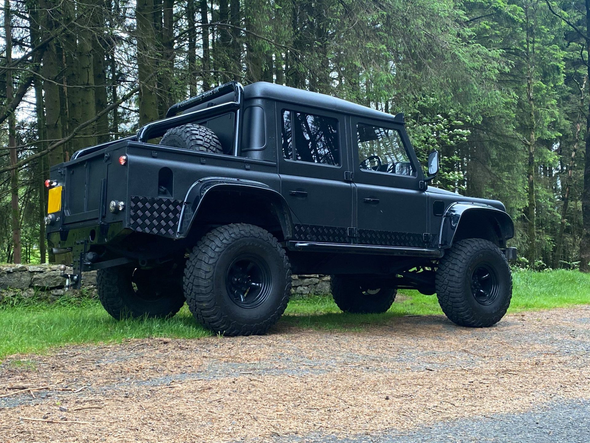 CHECK OUT THIS STUNNING LANDROVER... - Lucky Day Competitions