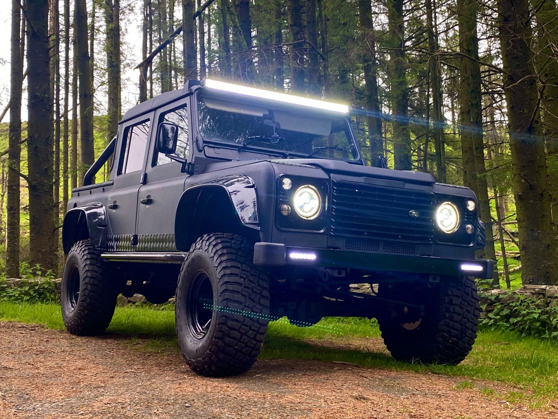 CHECK OUT THIS STUNNING LANDROVER... - Lucky Day Competitions