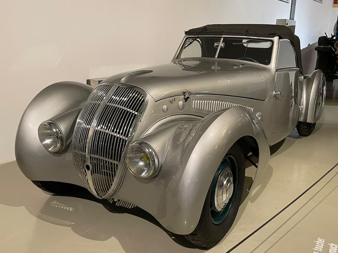 Roadster PEUGEOT 302 Darl'mat spécial de 1937 1991 cm3, 140 km/h