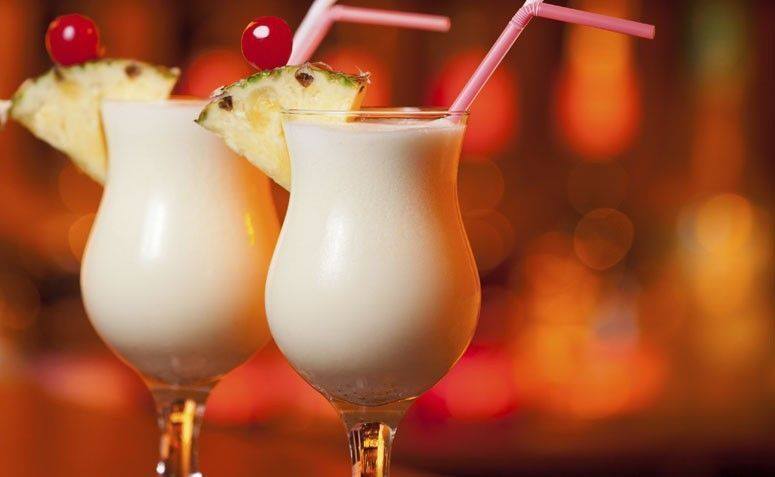 Elaine Drinks - Pina Colada. Você vai precisar de: Uma taça de Martini ...