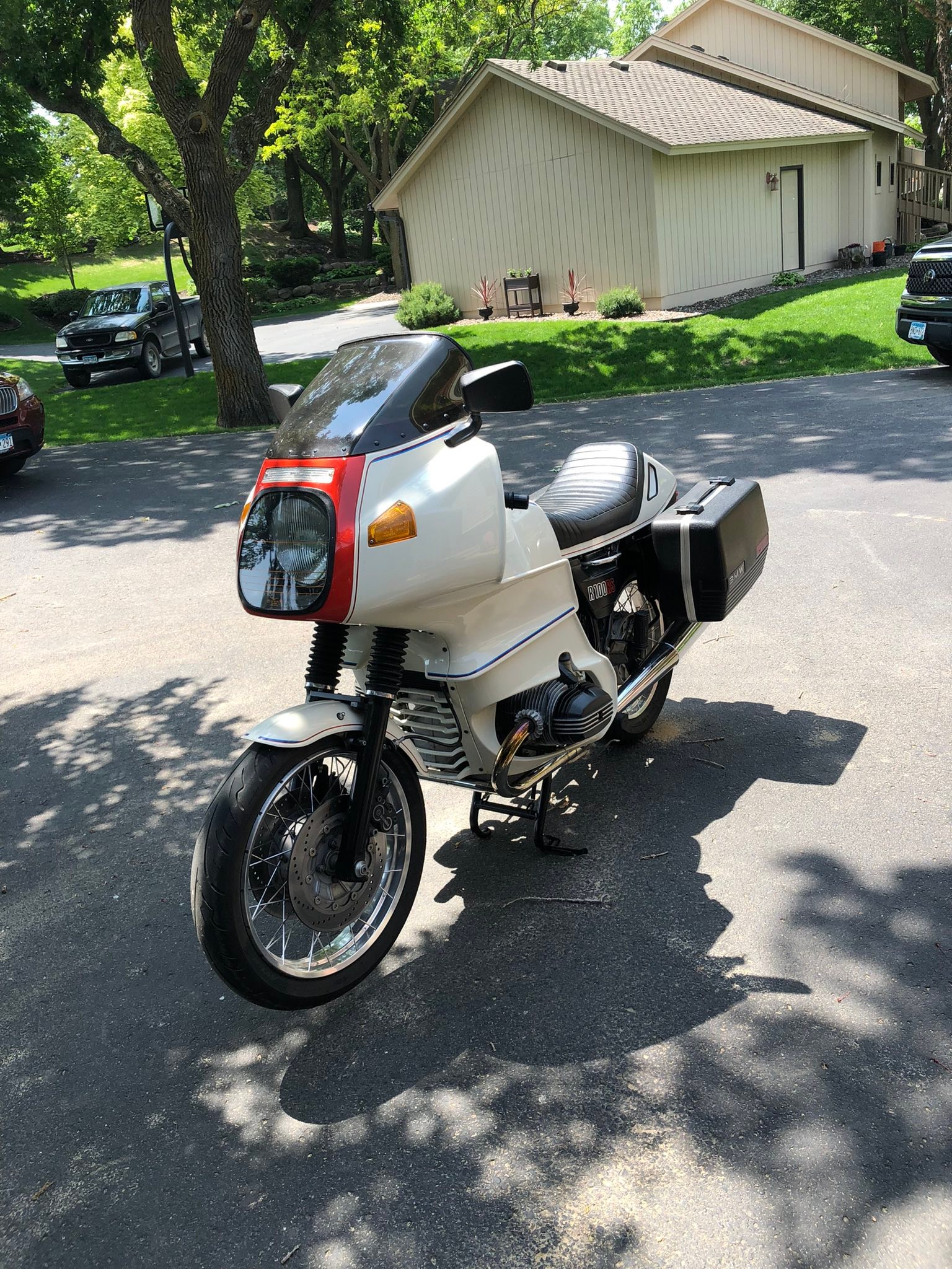 1993 BMW R100RS custom motorcycle features and upgrades