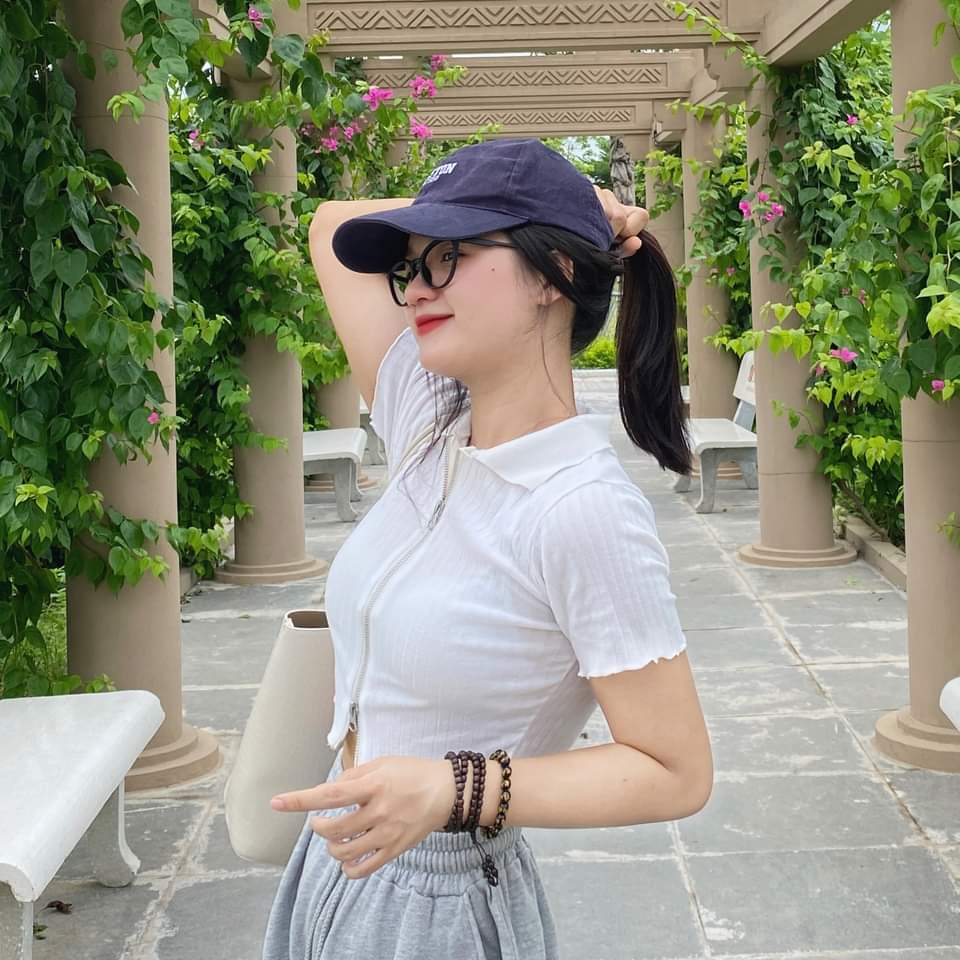Trần - Mùa hè là mùa của những cô em yêu đời Trông ngựa ngựa vậy chứ ...