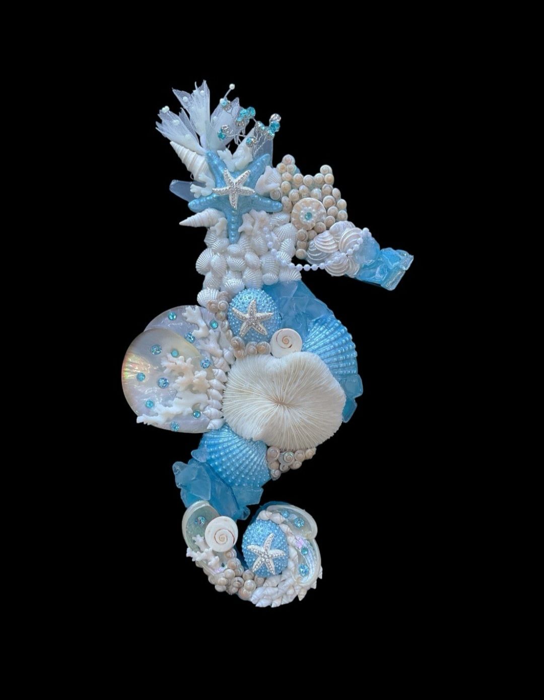 Wooden seahorse decoration with pearlized shells