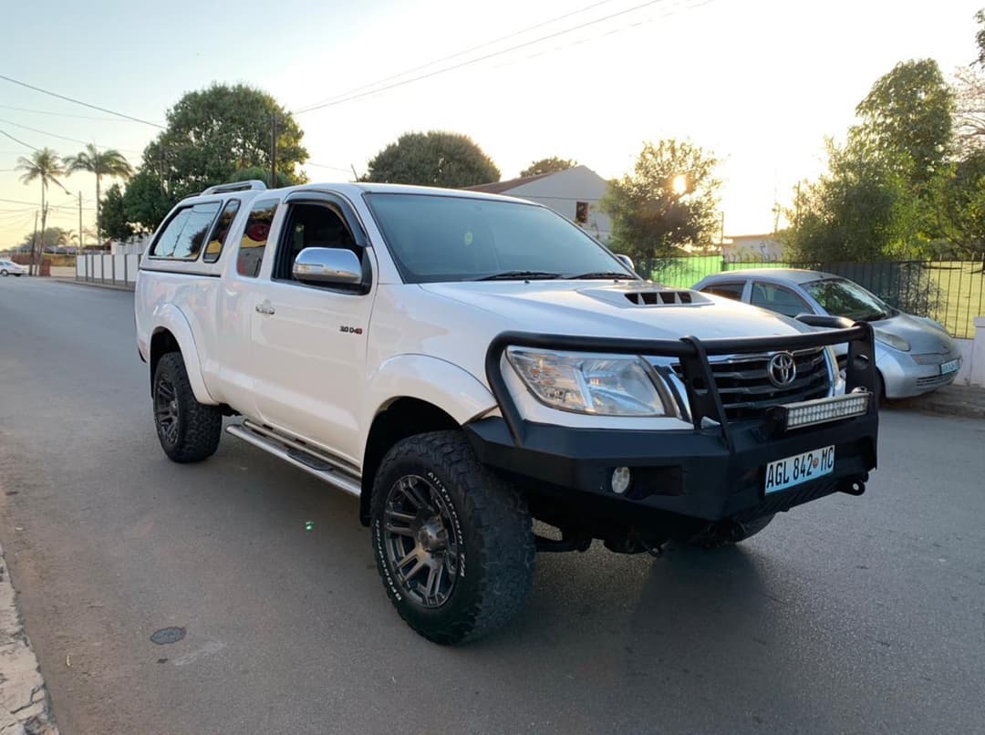 sk-cars-moz-toyota-hilux-raider-club-cab-modelo-2012-facebook