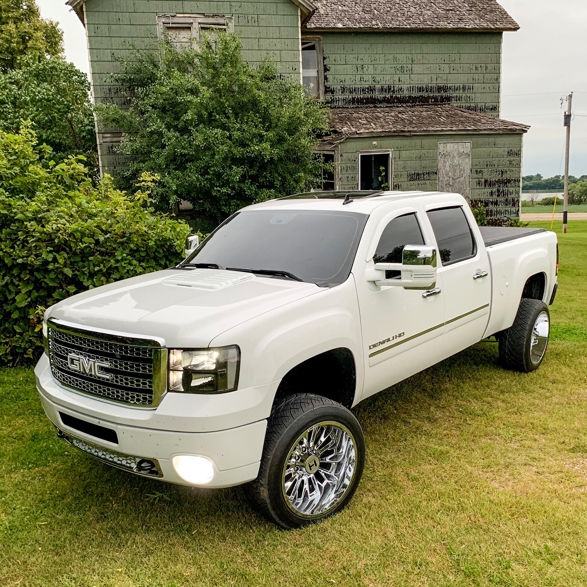 Hostile Wheels - 2012 GMC 2500HD Denali • 22x12 H114 Fury... | Facebook