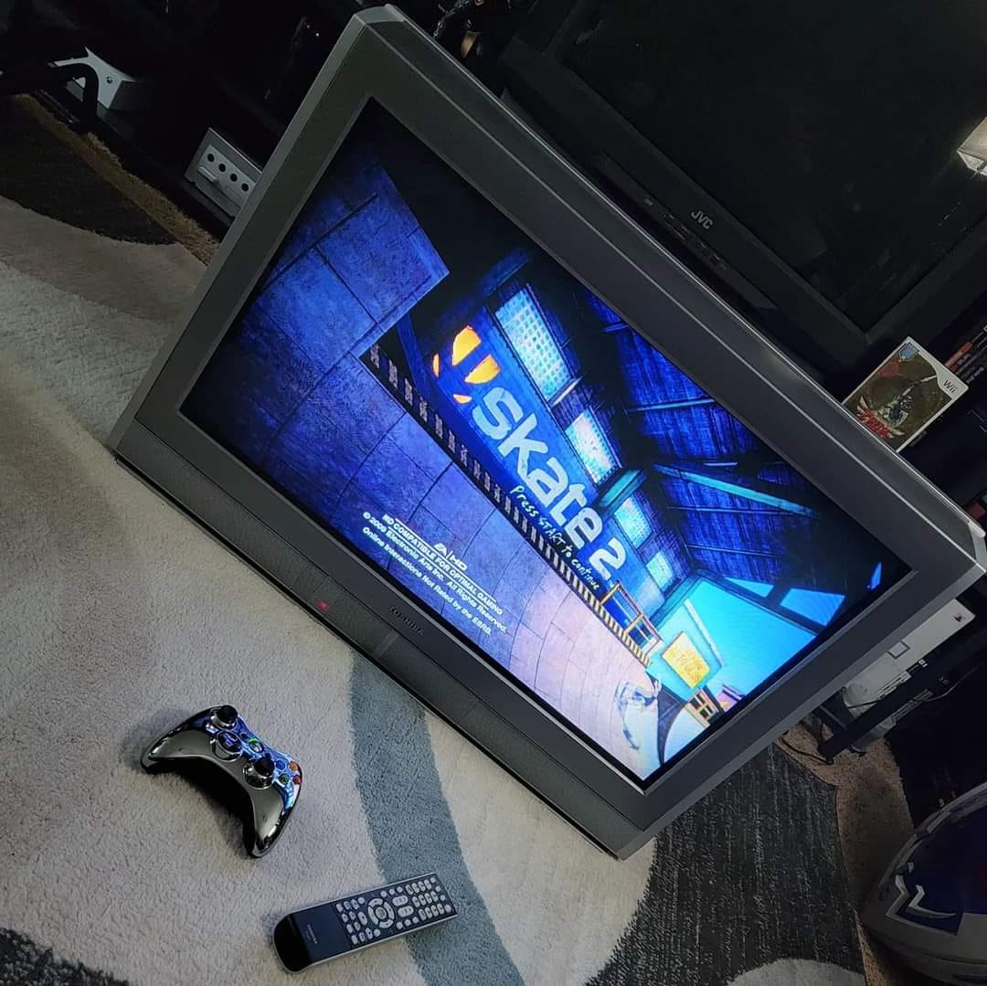 Found a Toshiba 34HFX84 for free. PS3 looks amazing on this giant.