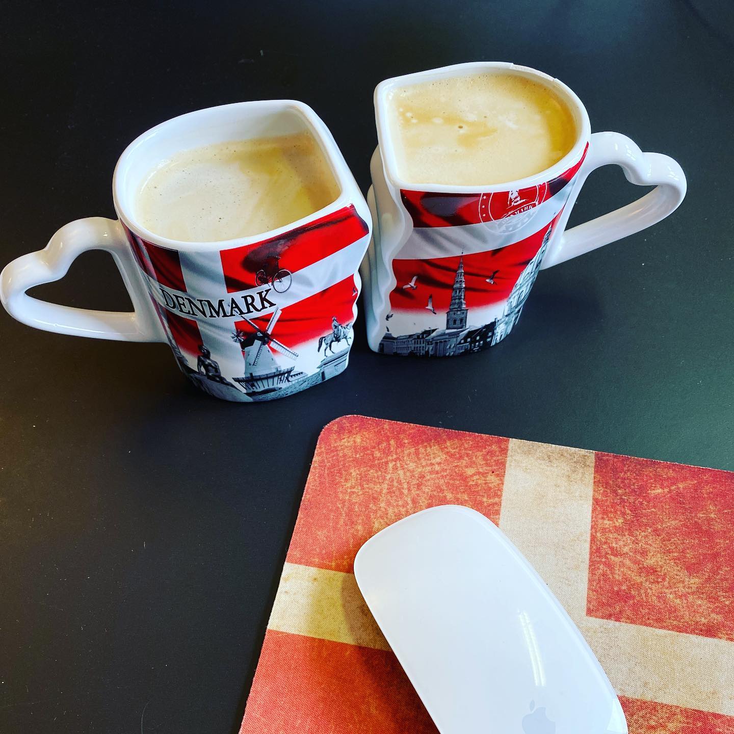 So schmeckt der Kaffee am Nachmittag doch gleich viel besser #dänemark🇩🇰 # dänemark #dänischesdesign #dänemarkliebe #denmark🇩🇰 #danishdesign #danish #küstenkinder #robinruth #dannebrog #urlaubindänemark #wirliebendänemark #herzenslanddänemark
